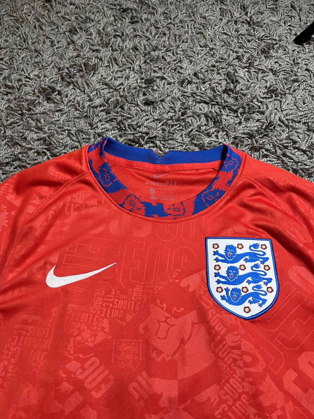 Nike |S|NIKE ENGLAND FOOTBALL TEAM 2019/20 SOCCER FOOTBALL JERSEY Size US S / EU 44-46 / 1 - 2 Thumbnail