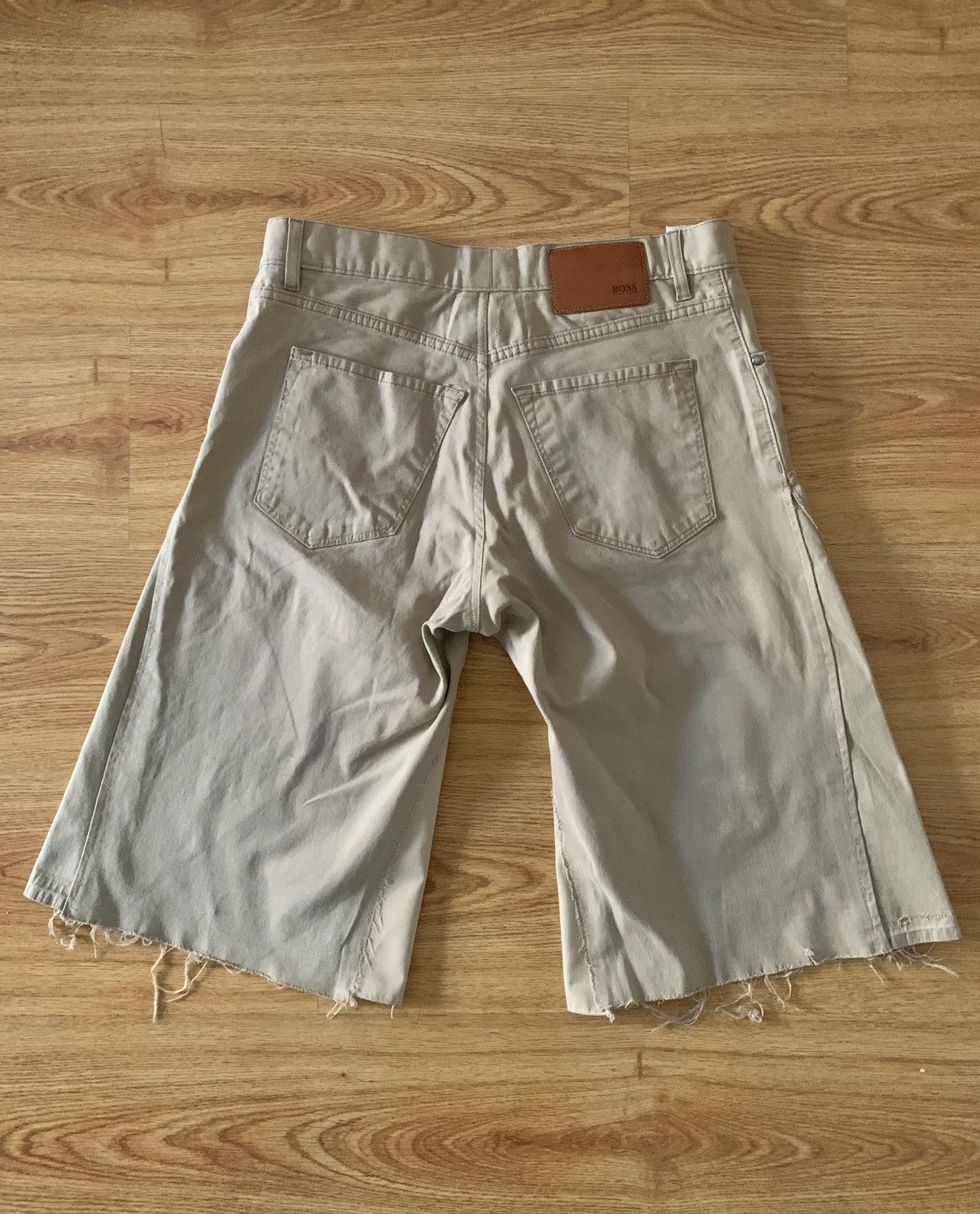 Hugo Boss × Vintage Wide Leg/Flared Khaki Shorts Size US 32 / EU 48 - 2 Thumbnail