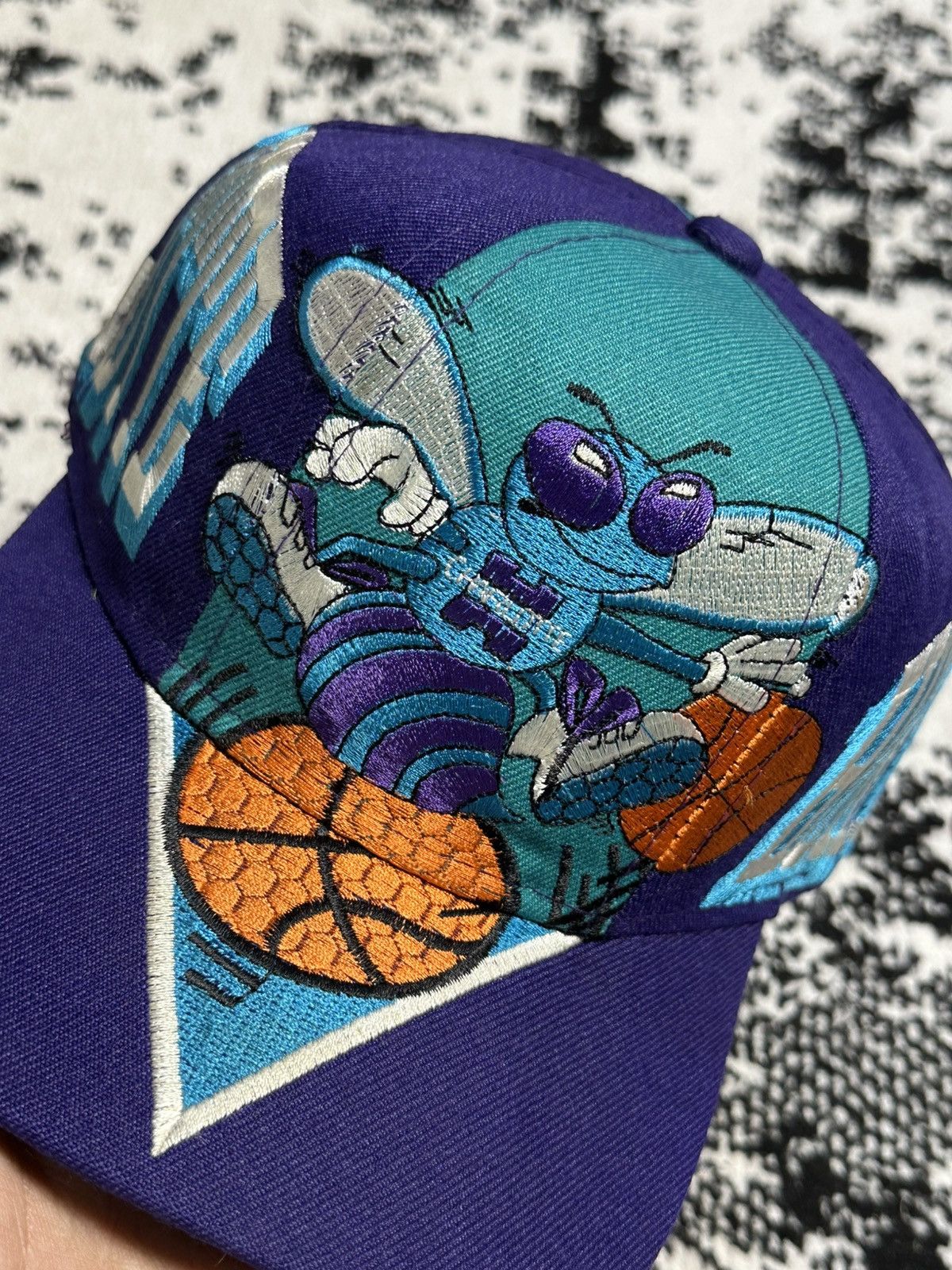 Vintage Vintage Charlotte Hornets 90s Colombian Hat Moster Logo Size ONE SIZE - 2 Thumbnail