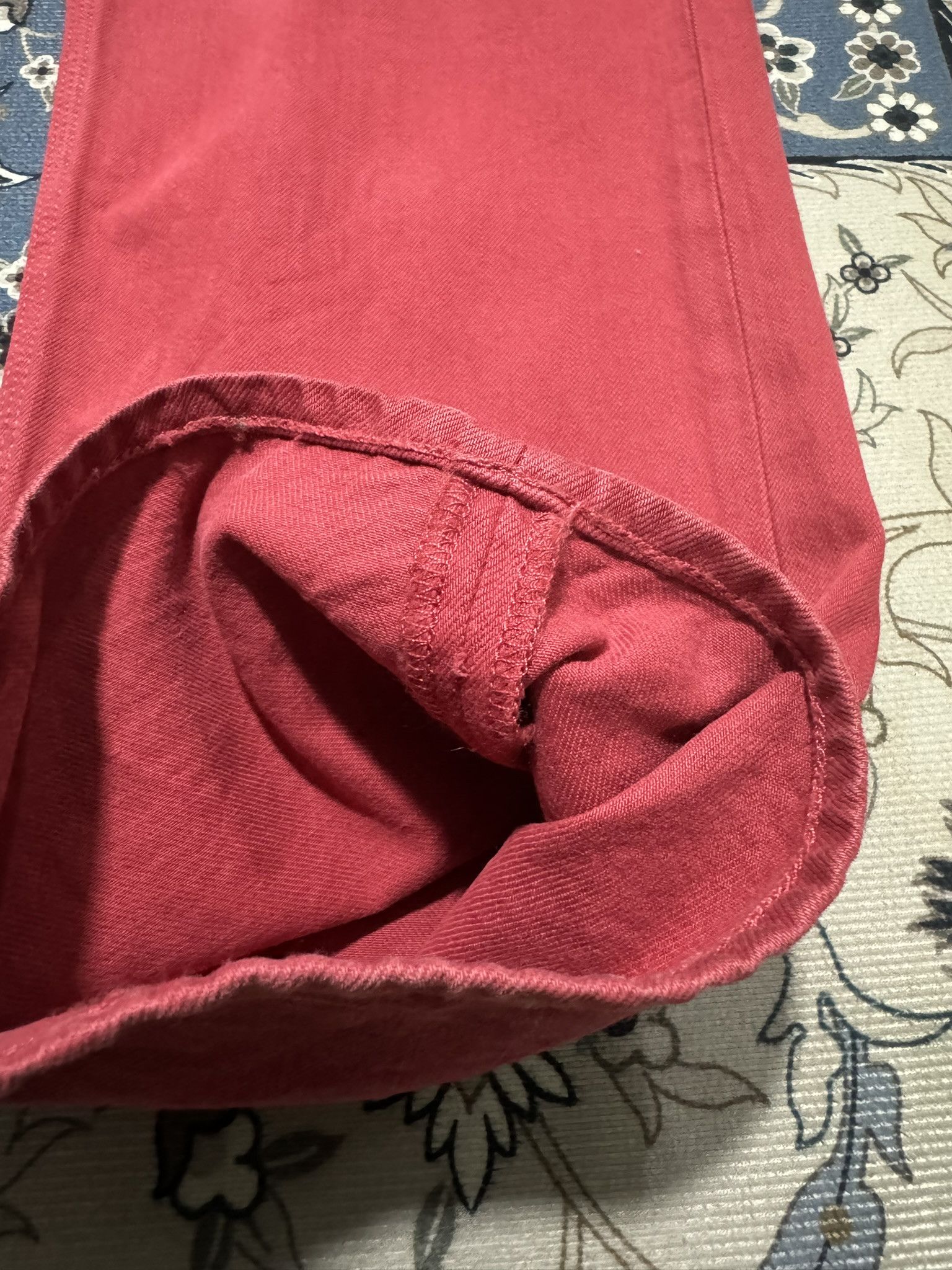 Designer × Guess Guess 1981 Los Angles Lincoln Slim Straight Red Dye Jeans Size US 31 - 6 Thumbnail