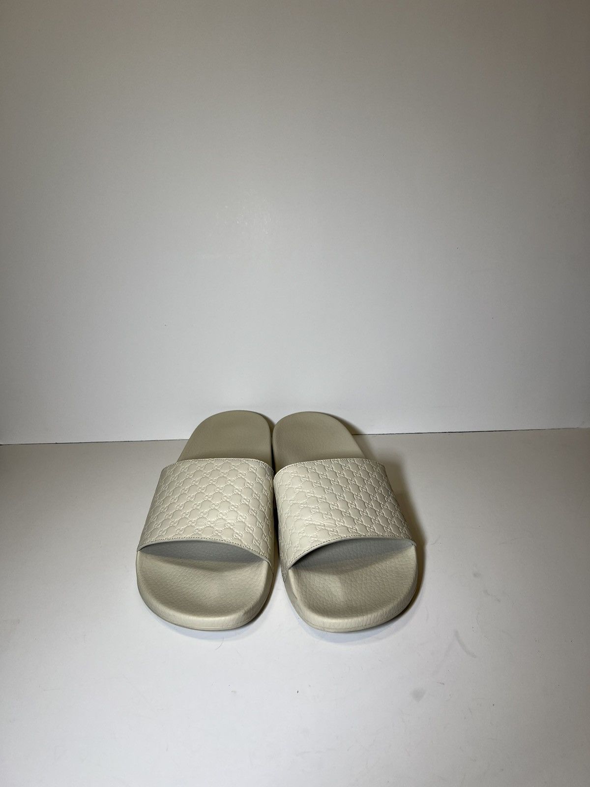 Gucci Gucci Microguccissima slide sandals in ivory or cream color Size US 12 / EU 45 - 2 Thumbnail