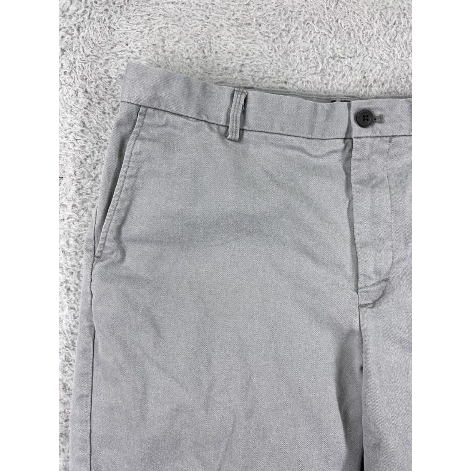 Izod IZOD Shorts Men's 36 Gray Chino Golf Casual Cotton Blend Regular Fit Size US 36 / EU 52 - 7 Thumbnail