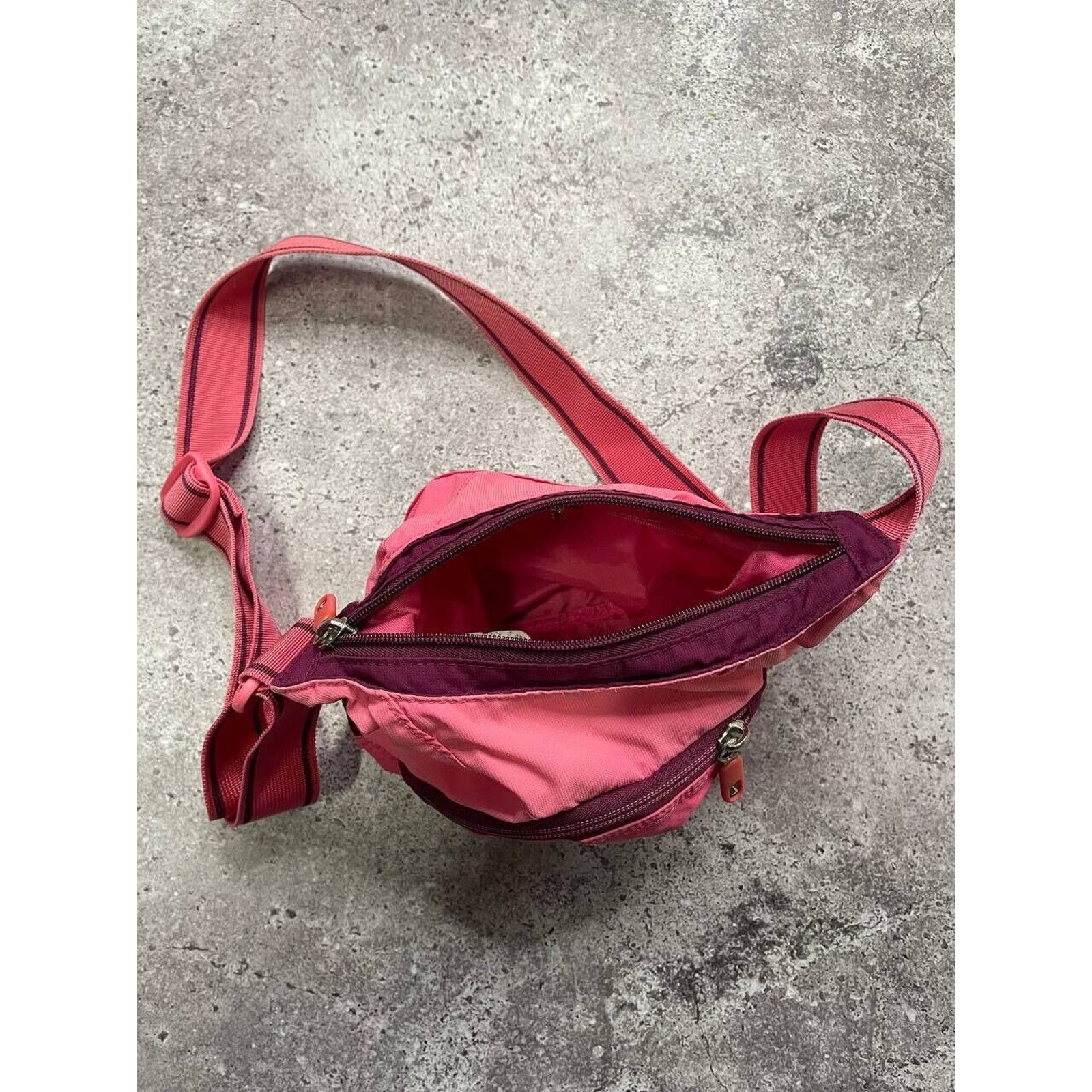 Nike Vintage Nike Pink Nylon Shoulder Bag Adjustable Strap Retro Size ONE SIZE - 3 Thumbnail