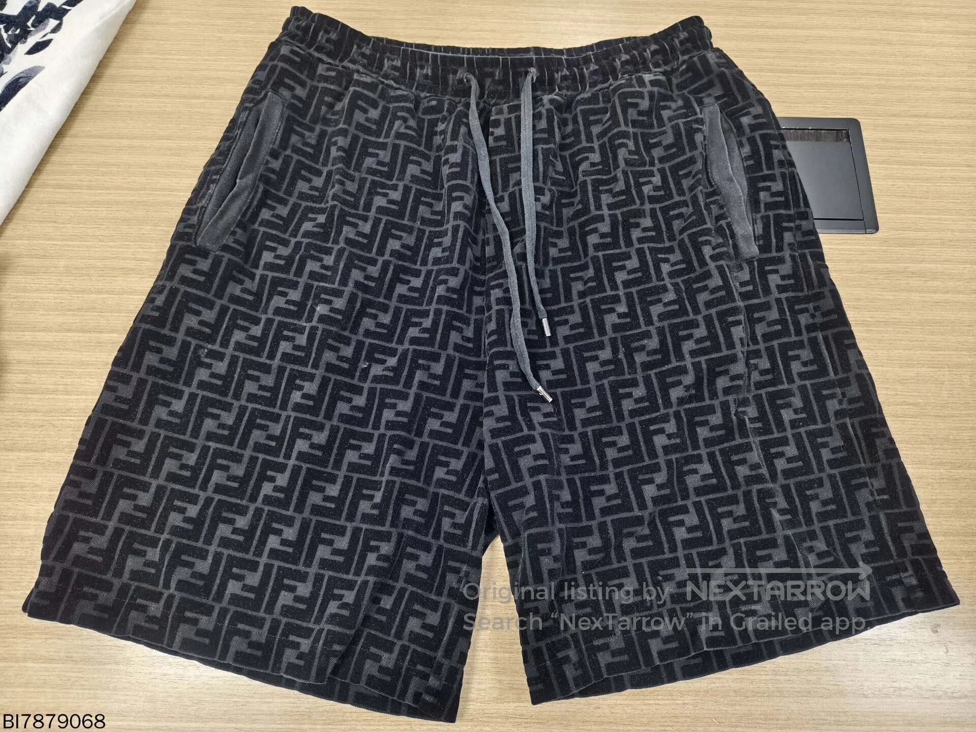 Fendi fendi logo shorts in black color. Size US 38 / EU 54 - 1 Thumbnail
