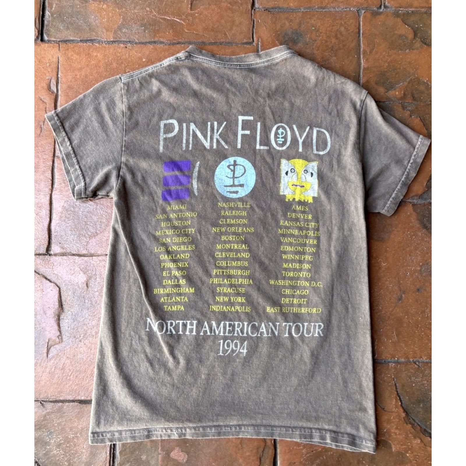 Vintage Pink Floyd The Division Bell 1994 Tour Band T-Shirt Small Modern Reprint Size US S / EU 44-46 / 1 - 3 Thumbnail