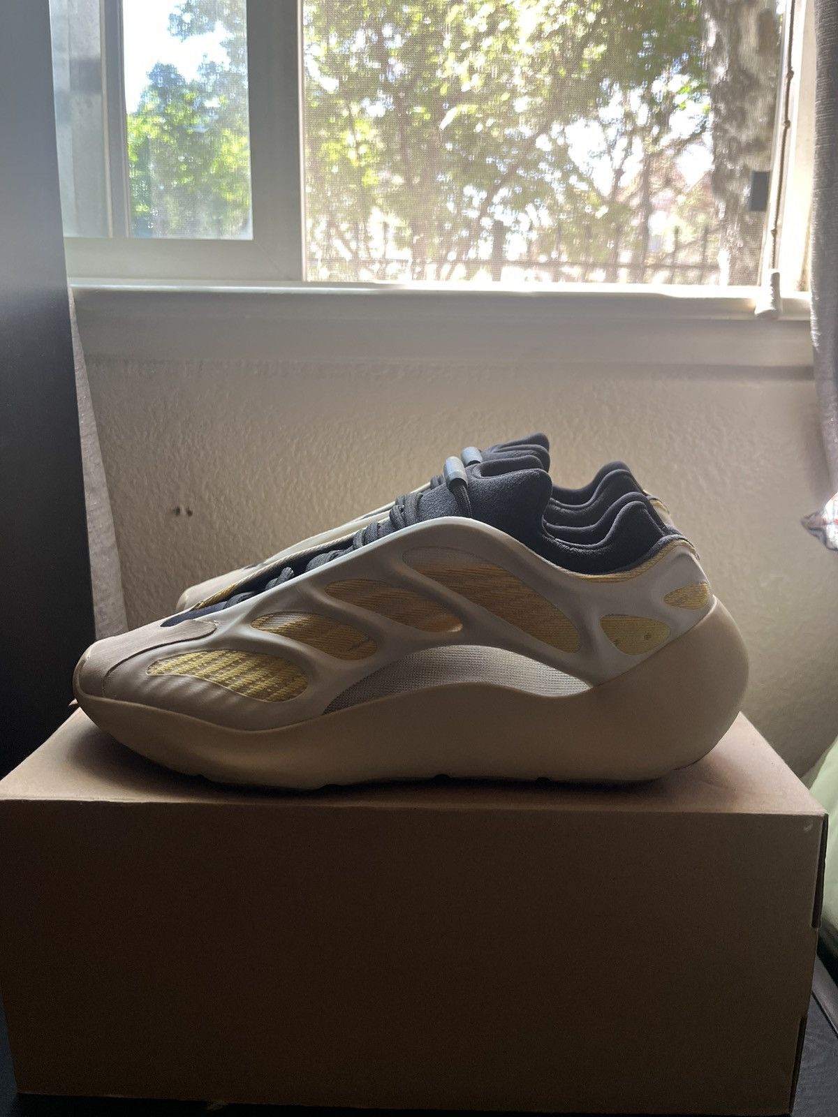 Yeezy adidas Yeezy 700 V3 Safflower Size 9.5 Size US 9.5 / EU 42-43 - 2 Thumbnail