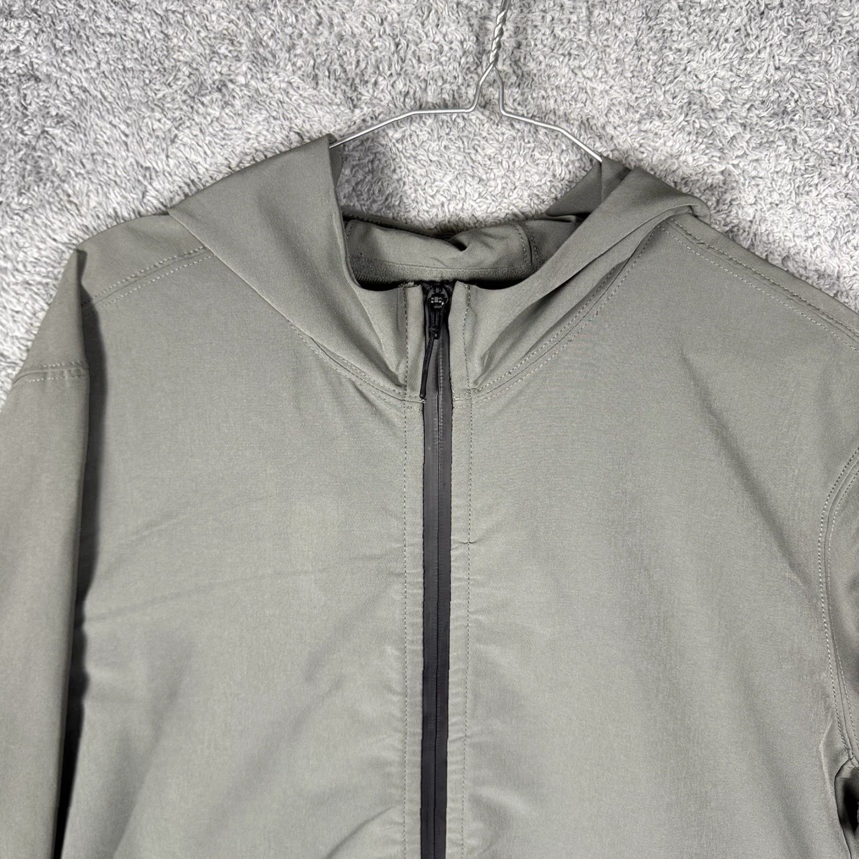 Abercrombie & Fitch Abercrombie & Fitch Softshell Jacket Mens M Full Zip Hooded Windbreaker Stretch Grey Solid Size US M / EU 48-50 / 2 - 4 Thumbnail