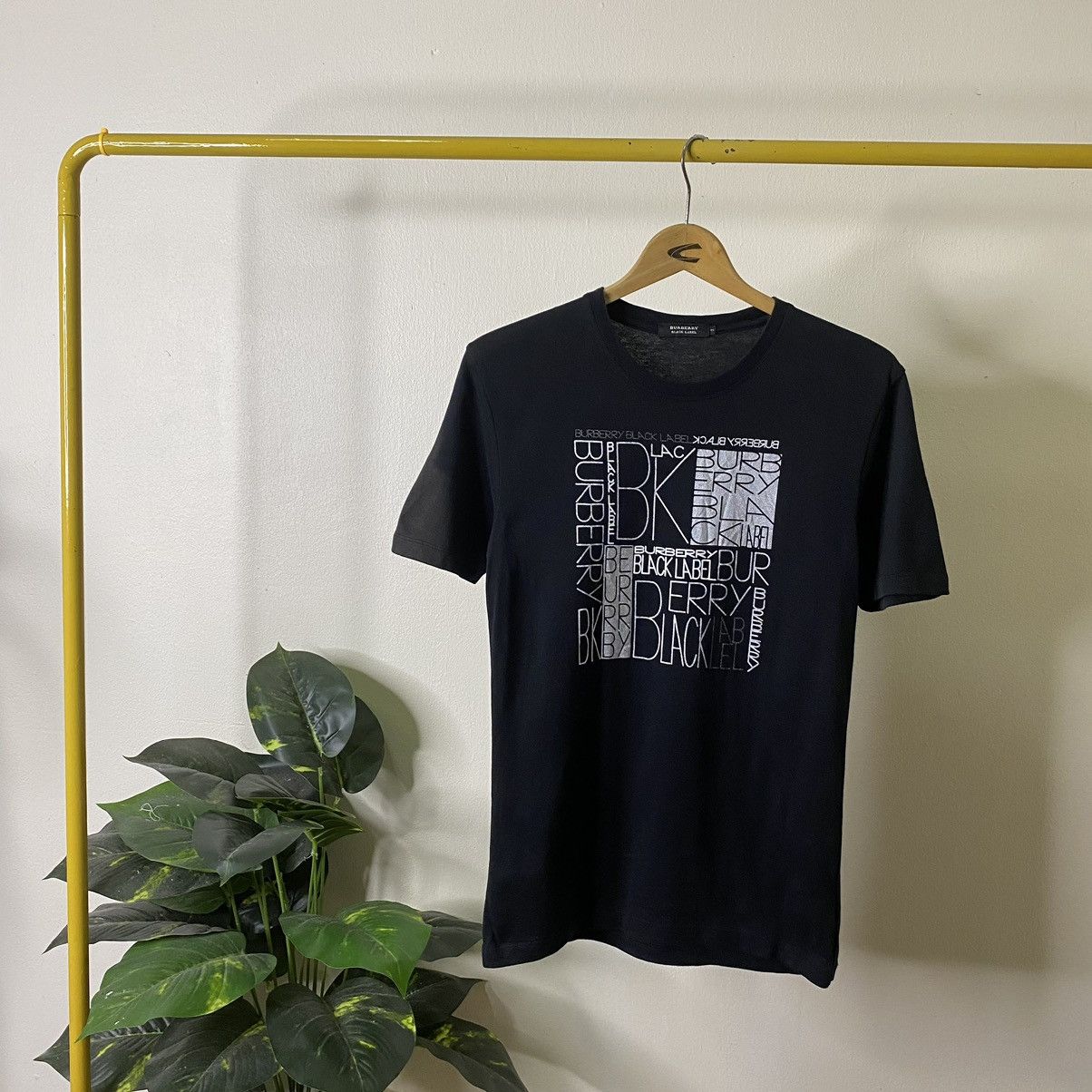Burberry Burberry Black Label Nice Design Tee Size US XS / EU 42 / 0 - 1 Thumbnail
