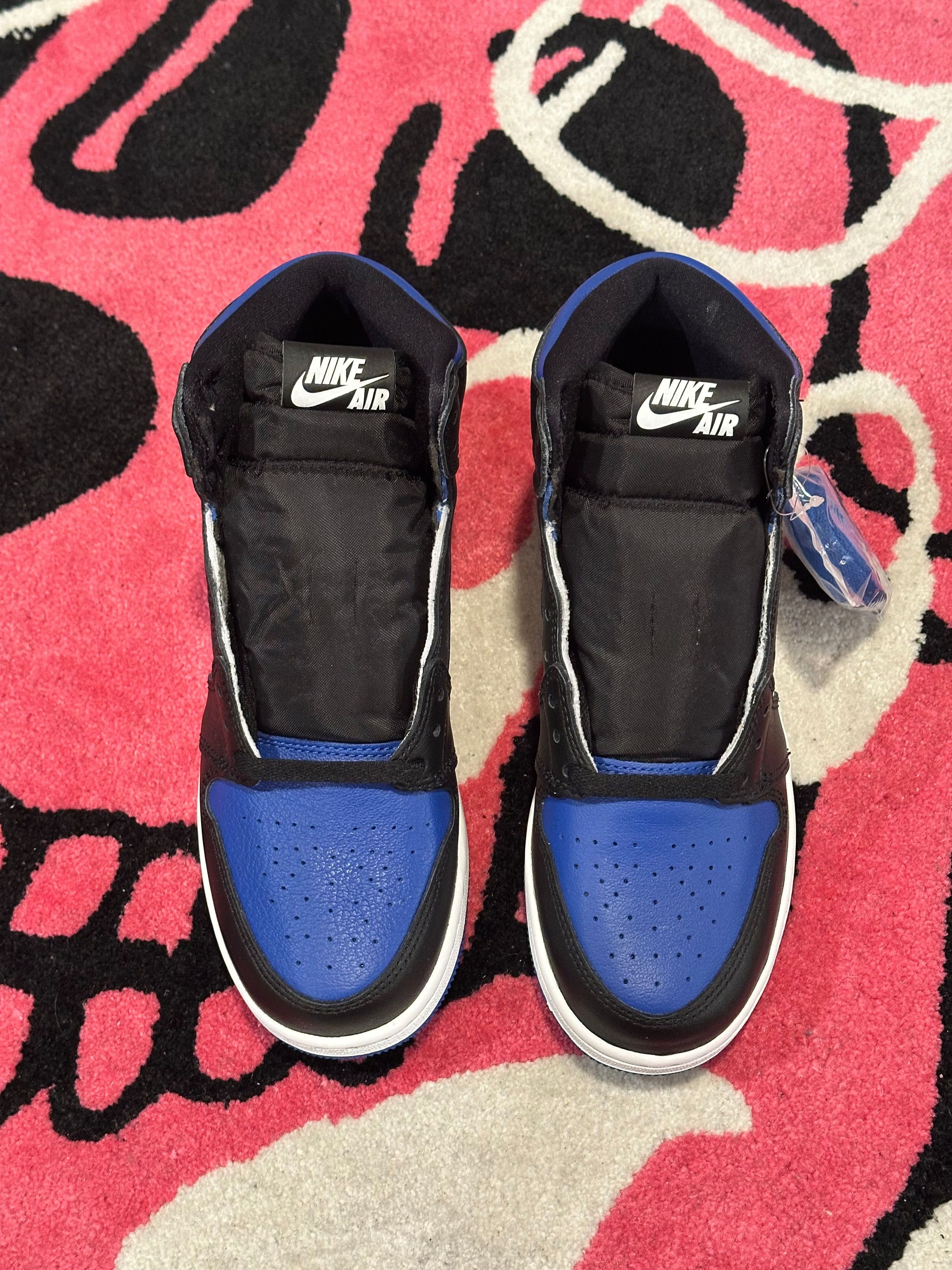 Jordan Brand × Nike Jordan 1 Retro High Royal Toe 6 (GS) Size US 6 / EU 39 - 2 Thumbnail