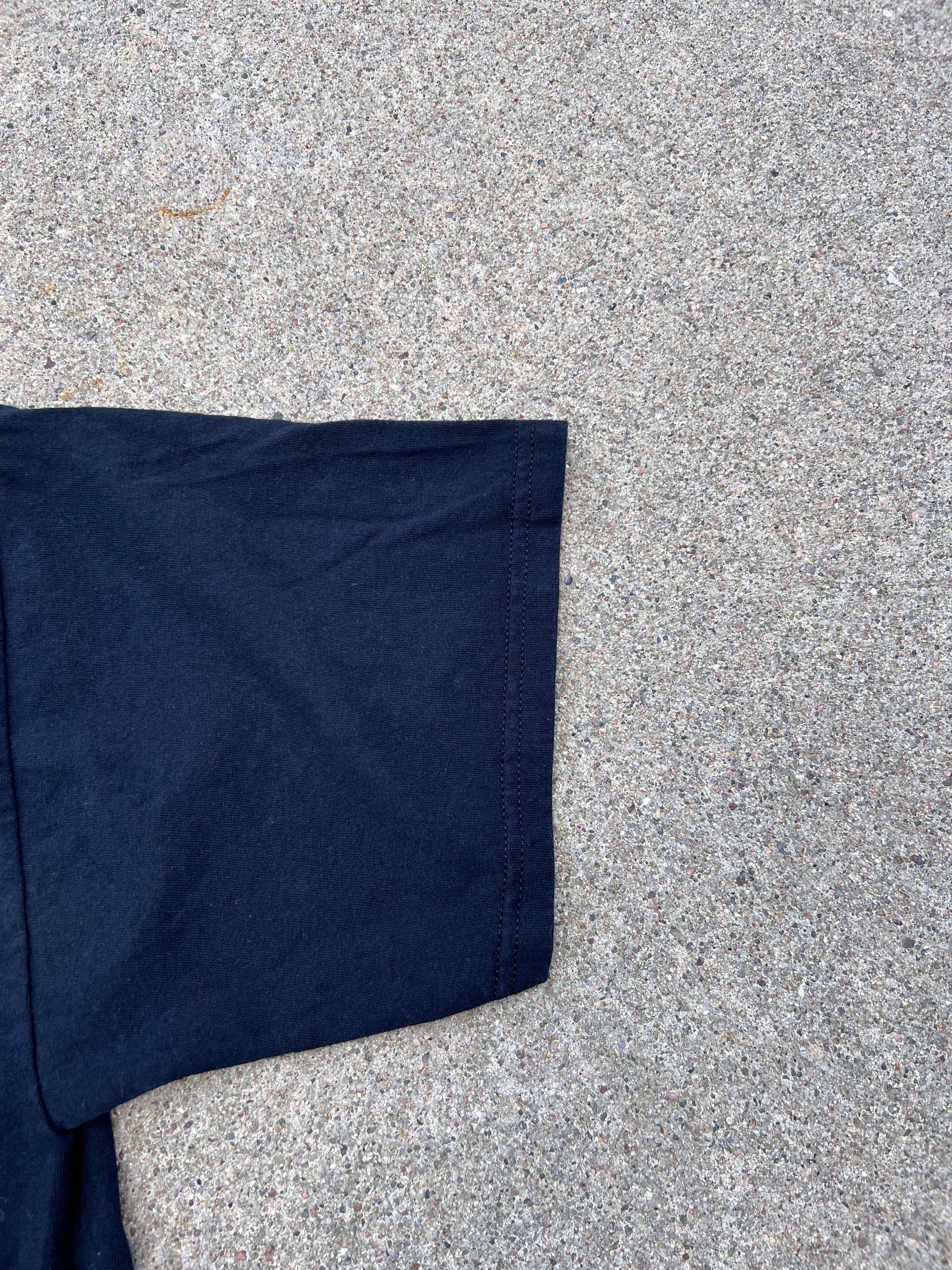 Vintage Vintage Gildan Blue Bar Panthers Football Tee in Black Size US XL / EU 56 / 4 - 6 Thumbnail