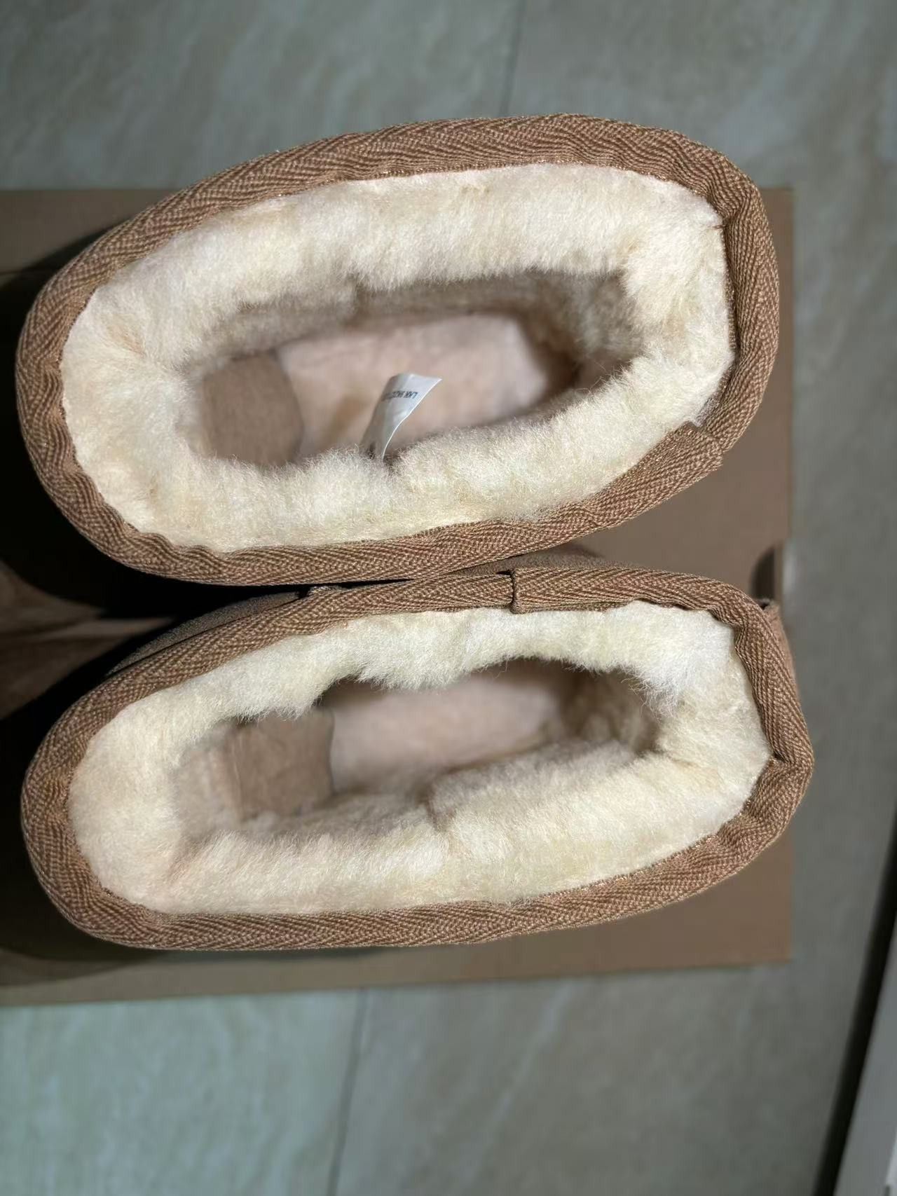 Ugg UGG Women's Classic Mini II Boots Size US 7 / IT 37 - 9 Thumbnail