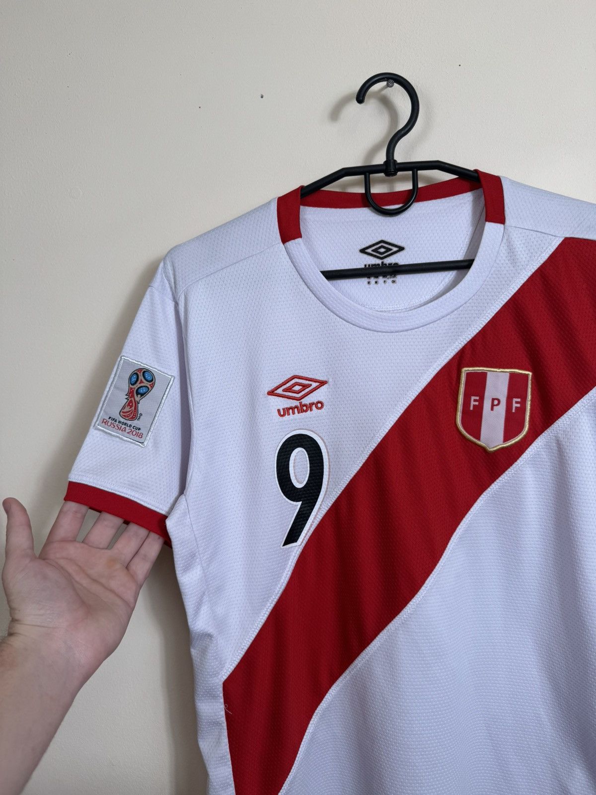 Umbro Umbro Peru FPF Jersey 2018 Guerrero #9 Football Shirt Home Size US M / EU 48-50 / 2 - 11 Thumbnail