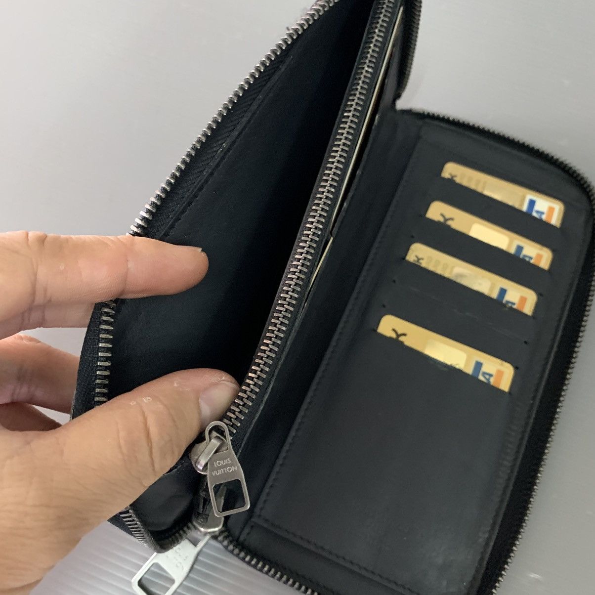 Louis Vuitton Louis Vuitton Leather Zipper Wallet Size ONE SIZE - 11 Thumbnail