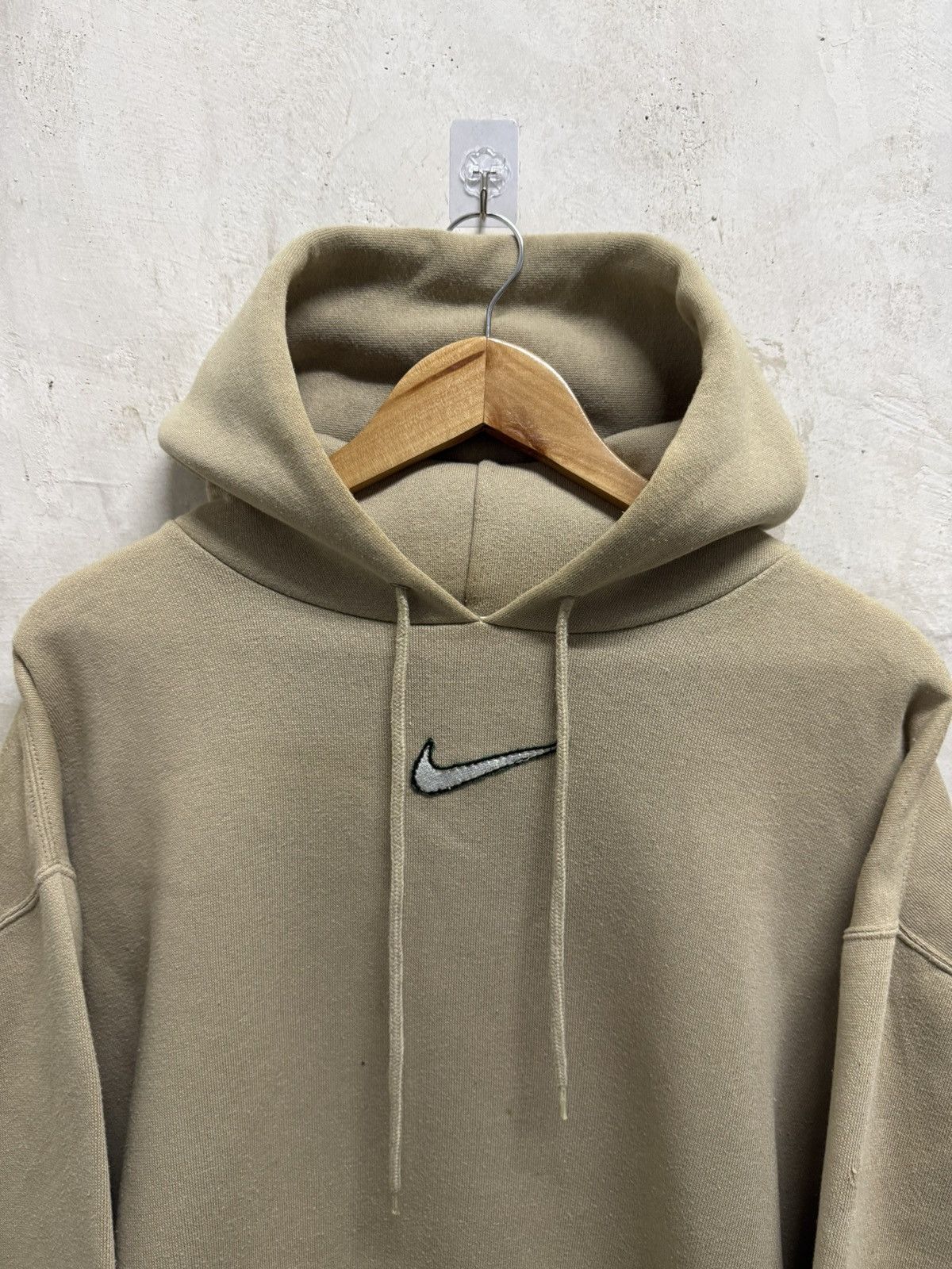 Nike Vintage Nike Center Swoosh Cream Travis Hoodie Size US XXL / EU 58 / 5 - 2 Thumbnail