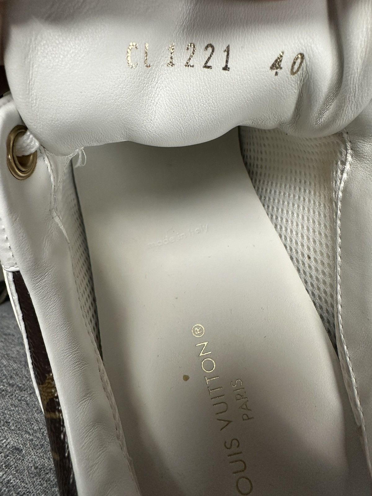 Louis Vuitton Louis vuitton run away size fits 7 7.5 pre owned Size US 7 / EU 40 - 6 Thumbnail