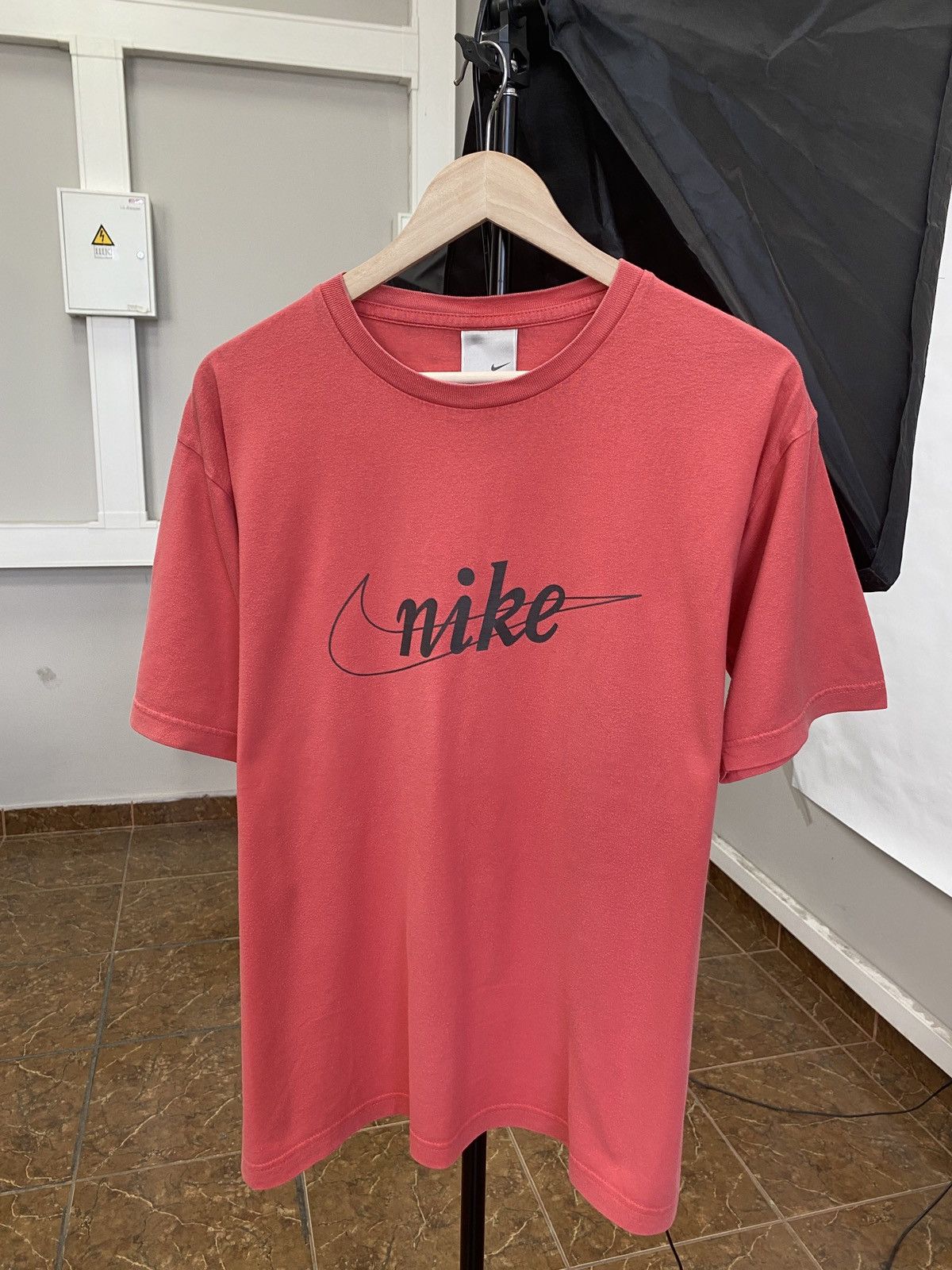 Nike 🇺🇸 Vintage 90s Nike Center Swoosh T-Shirt Made in USA Size US XL / EU 56 / 4 - 1 Thumbnail