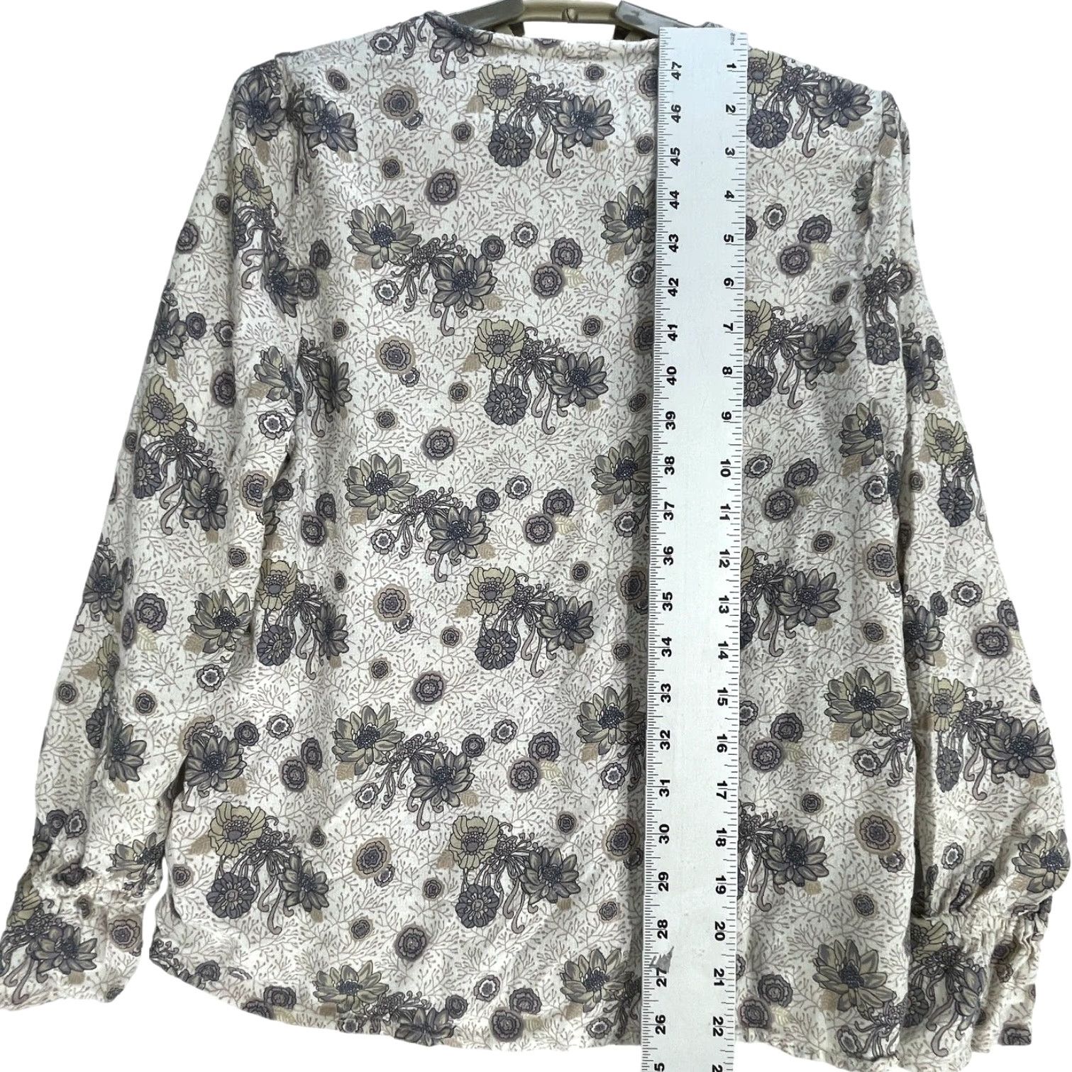 Lucky Brand Lucky Brand Blouse Gray White Beige V-Neck Long Sleeve Paisley Bohemian Women S Regular Shirt Dressy Casual Indoor-Outdoor Womens Size S / US 4 / IT 40 - 5 Thumbnail