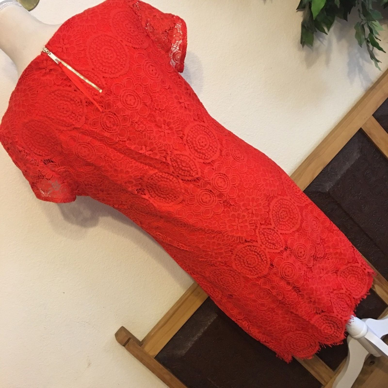 Laundry by Shelli Segal Laundry by Shelli Segal fiery red lace mini dress Size L / US 10 / IT 46 - 6 Thumbnail