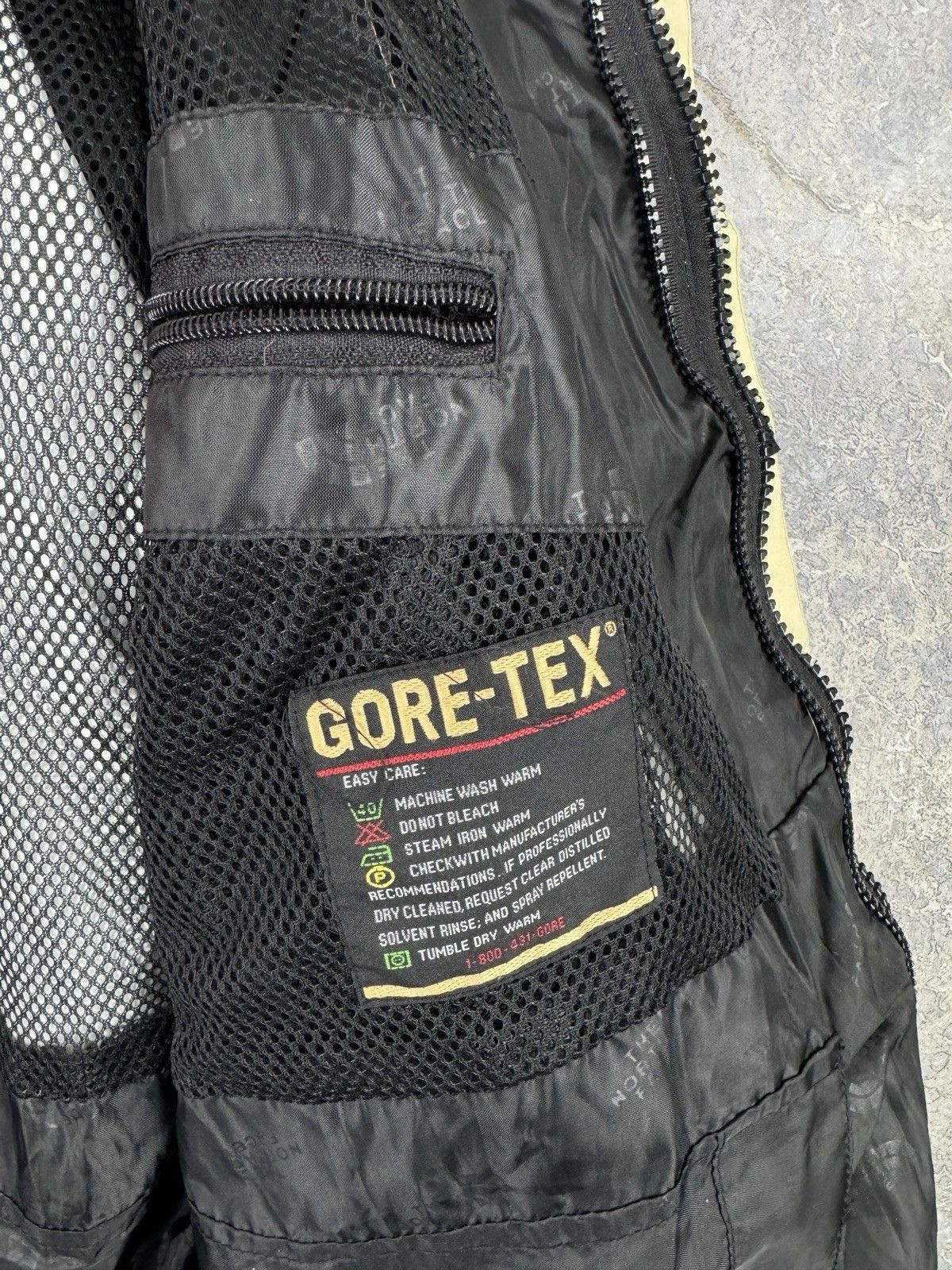 The North Face The North Face Gore-Tex XCR Summit Series Outdoor Vintage Size US M / EU 48-50 / 2 - 12 Thumbnail