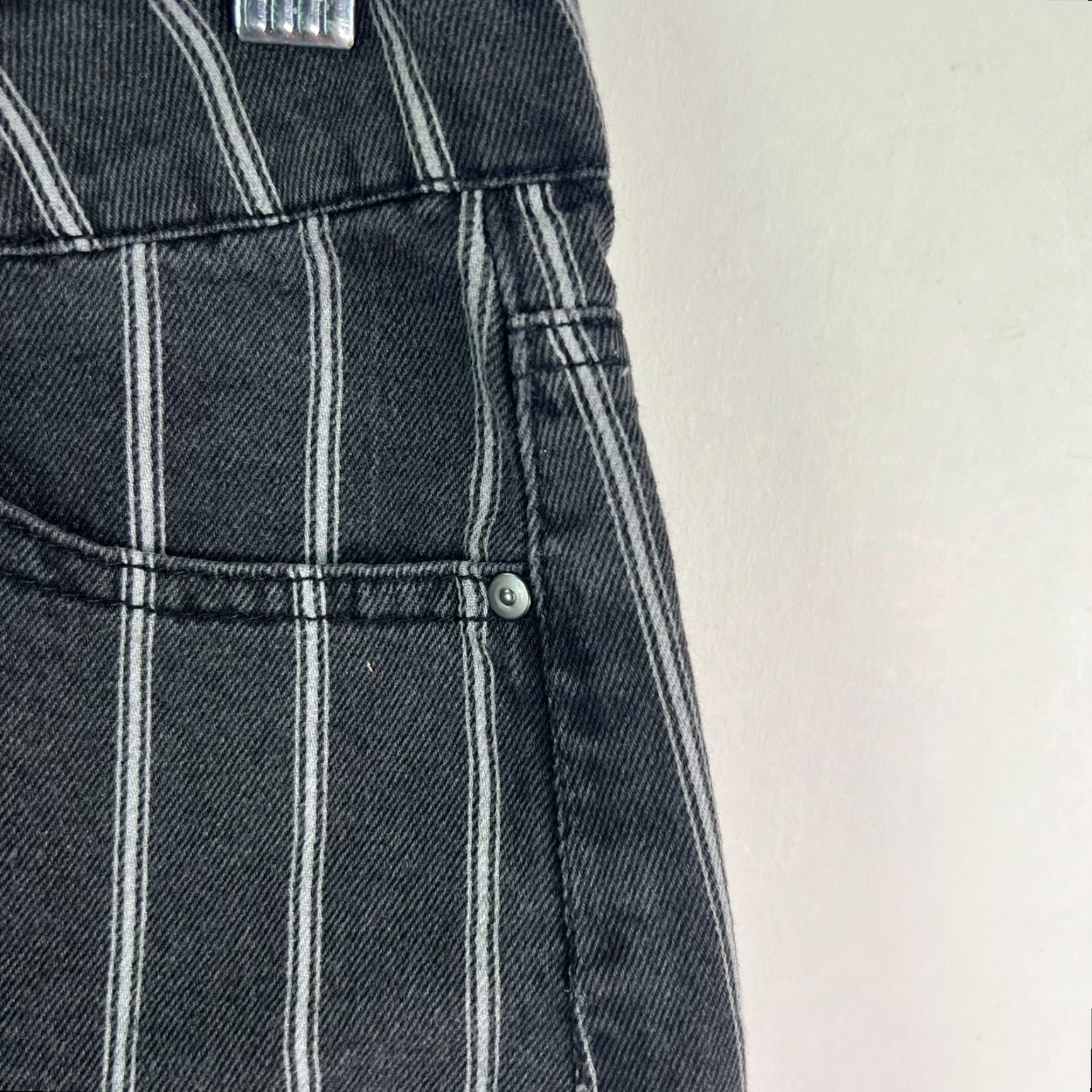 Vintage Ivy & Main Striped Denim Mini Skirt Womens Size 3 Black/White Fringe 28X14 Size 26" / US 2 / IT 38 - 2 Thumbnail