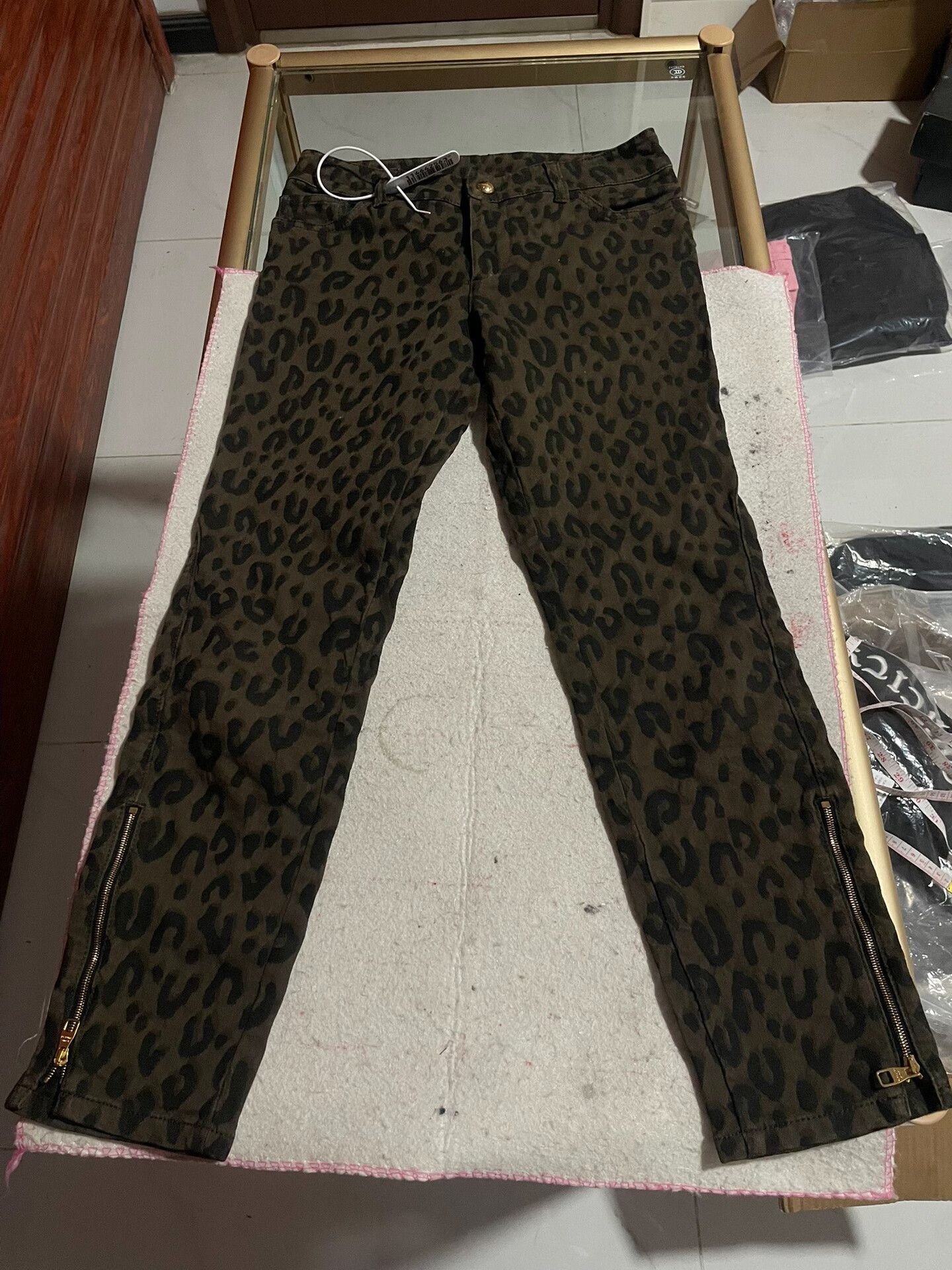 Louis Vuitton Louis Vuitton Leopard Print Jeans Size 28" / US 6 / IT 42 - 1 Thumbnail