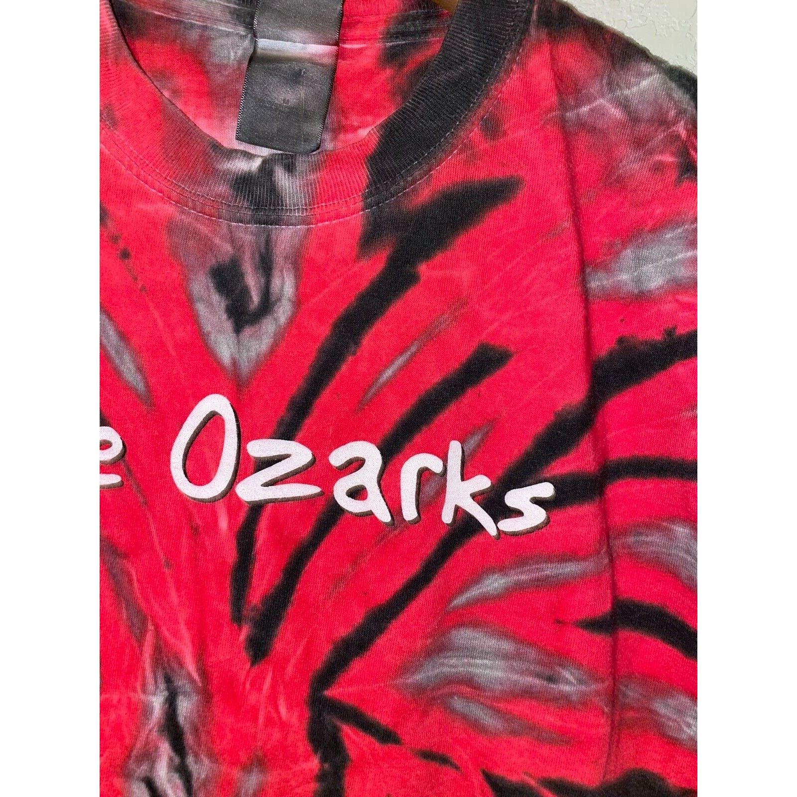 Gildan Vintage The Ozarks Shirt Red Black Tie Dye Tee 2000s Medium Size US M / EU 48-50 / 2 - 3 Thumbnail