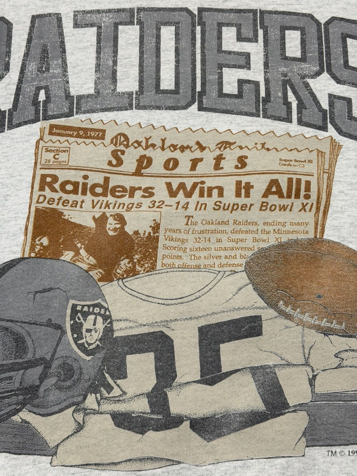 NFL Vintage 90s Oakland Raiders Defeat Vikings SuperBowl XI 1977 Size US L / EU 52-54 / 3 - 8 Thumbnail