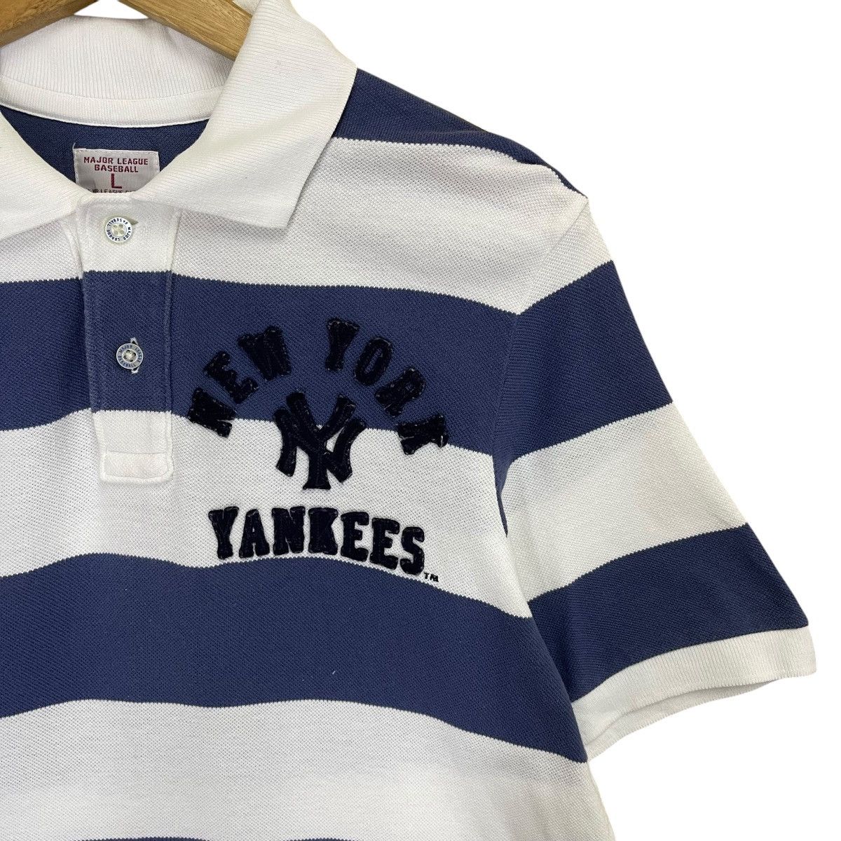 MLB New York Yankess Stripe Small Logo Embroidered Collar Shirts Size US M / EU 48-50 / 2 - 5 Thumbnail