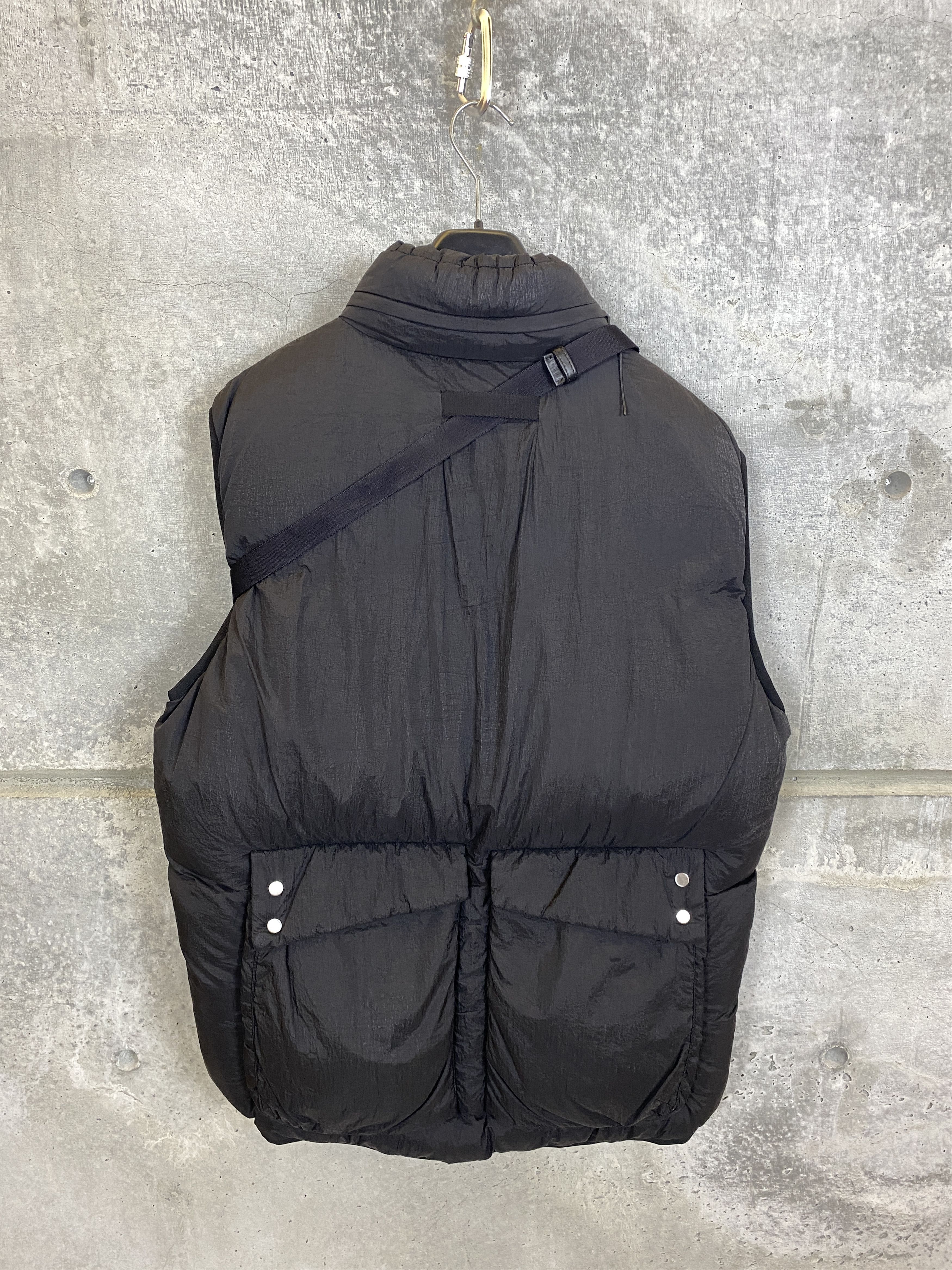 1017 ALYX 9SM NWT $1590 1017 9SM ALYX Asymmetric DOWN VEST Size US XL / EU 56 / 4 - 2 Thumbnail