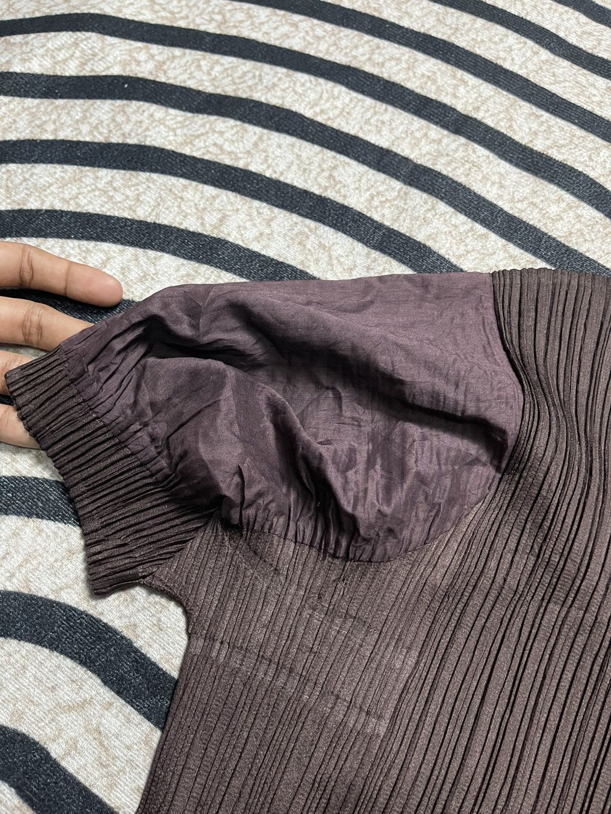 Pleats Please Issey Miyake 1990s PLEATS PLEASE ISSEY MIYAKE PLEATED BUTTON UP SHIRT Size M / US 6-8 / IT 42-44 - 5 Thumbnail