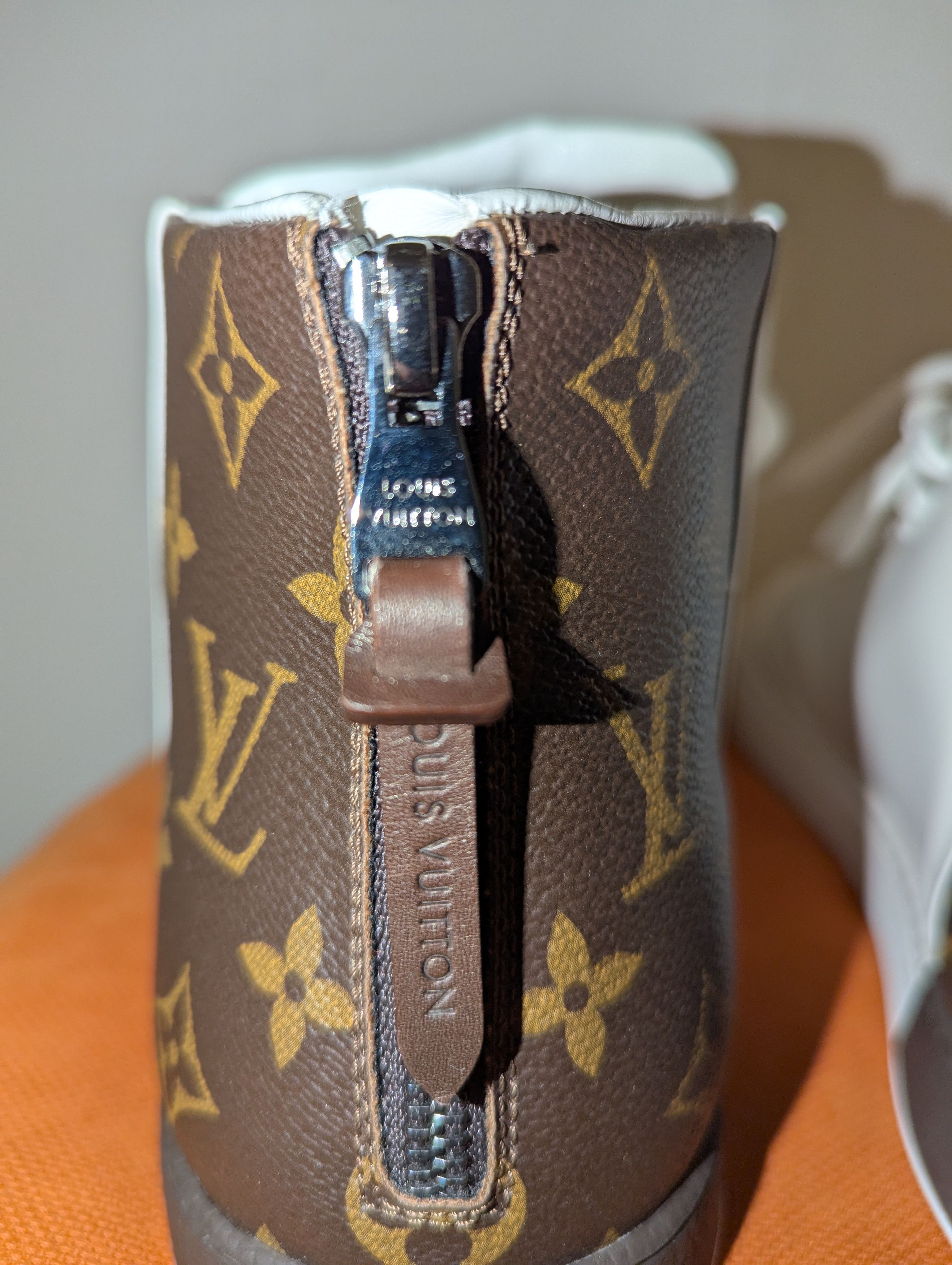 Louis Vuitton LOUIS VUITTON WHITE/BROWN MONOGRAM CANVAS+LEATHER HIGH TOP Size US 7.5 / EU 40-41 - 3 Thumbnail