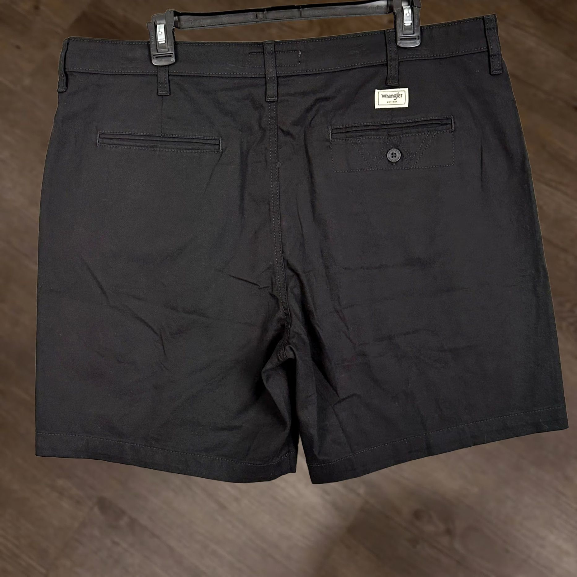 Wrangler Wrangler Shorts Mens 38 Black NEW 38X7 Regular Fit Chino Khaki Flat Front Stretch Size US 38 / EU 54 - 1 Thumbnail