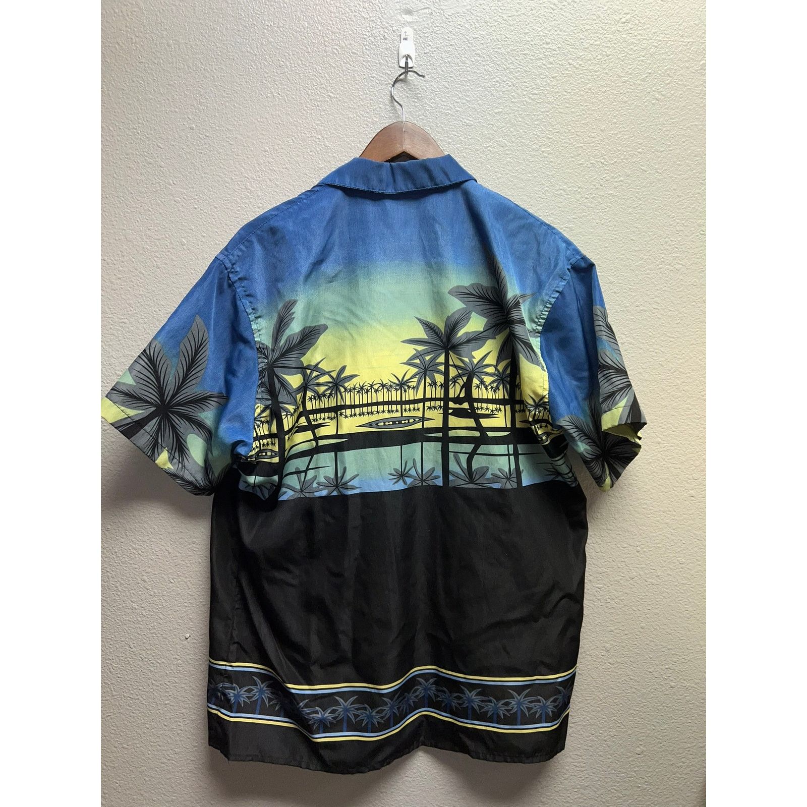 Vintage Vintage Ferugini Button Down Shirt Hawaii Hawaiian Medium Size US M / EU 48-50 / 2 - 9 Thumbnail