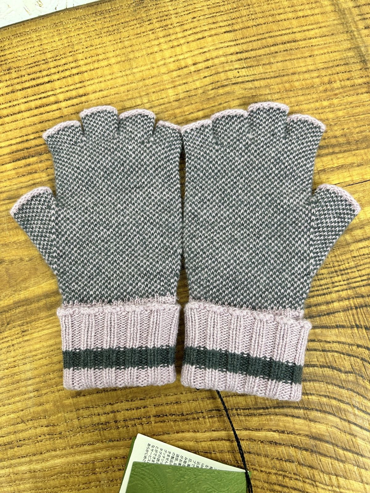 Gucci BNWT Gucci GG Cashmere Fingerless Glover Grey/Pink S Size ONE SIZE - 4 Thumbnail