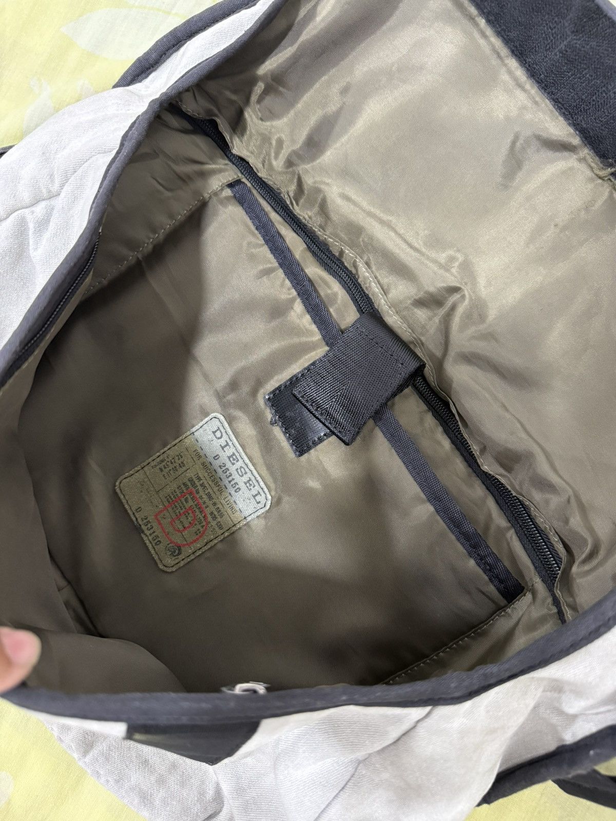 Diesel Vtg Y2K Diesel Crossbody Bag Size ONE SIZE - 12 Thumbnail