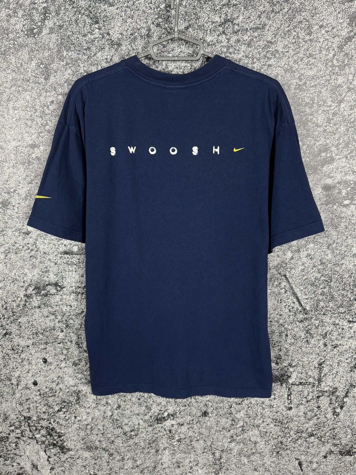 Nike Men’s Nike Big Swoosh Vintage 90s Logo T-Shirt Retro Size L Size US L / EU 52-54 / 3 - 9 Thumbnail