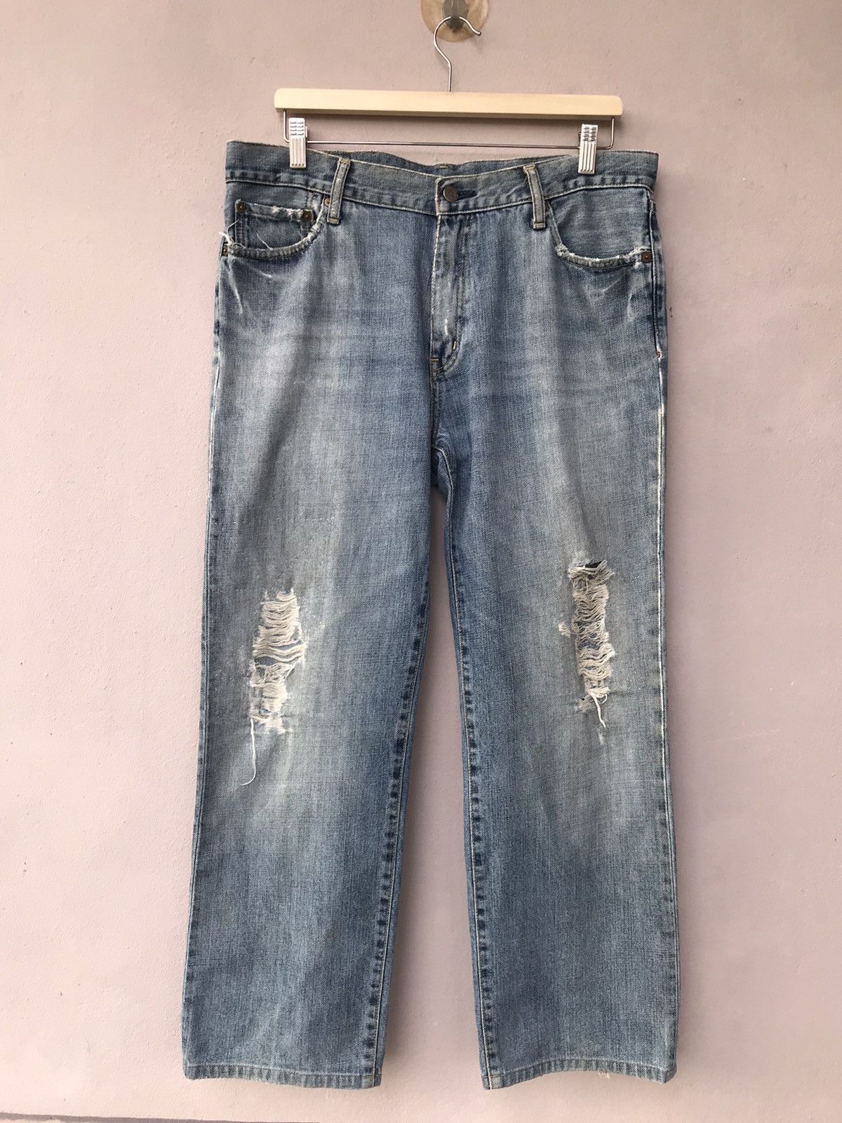 Uniqlo Uniqlo Distressed Denim Size US 35 - 1 Thumbnail