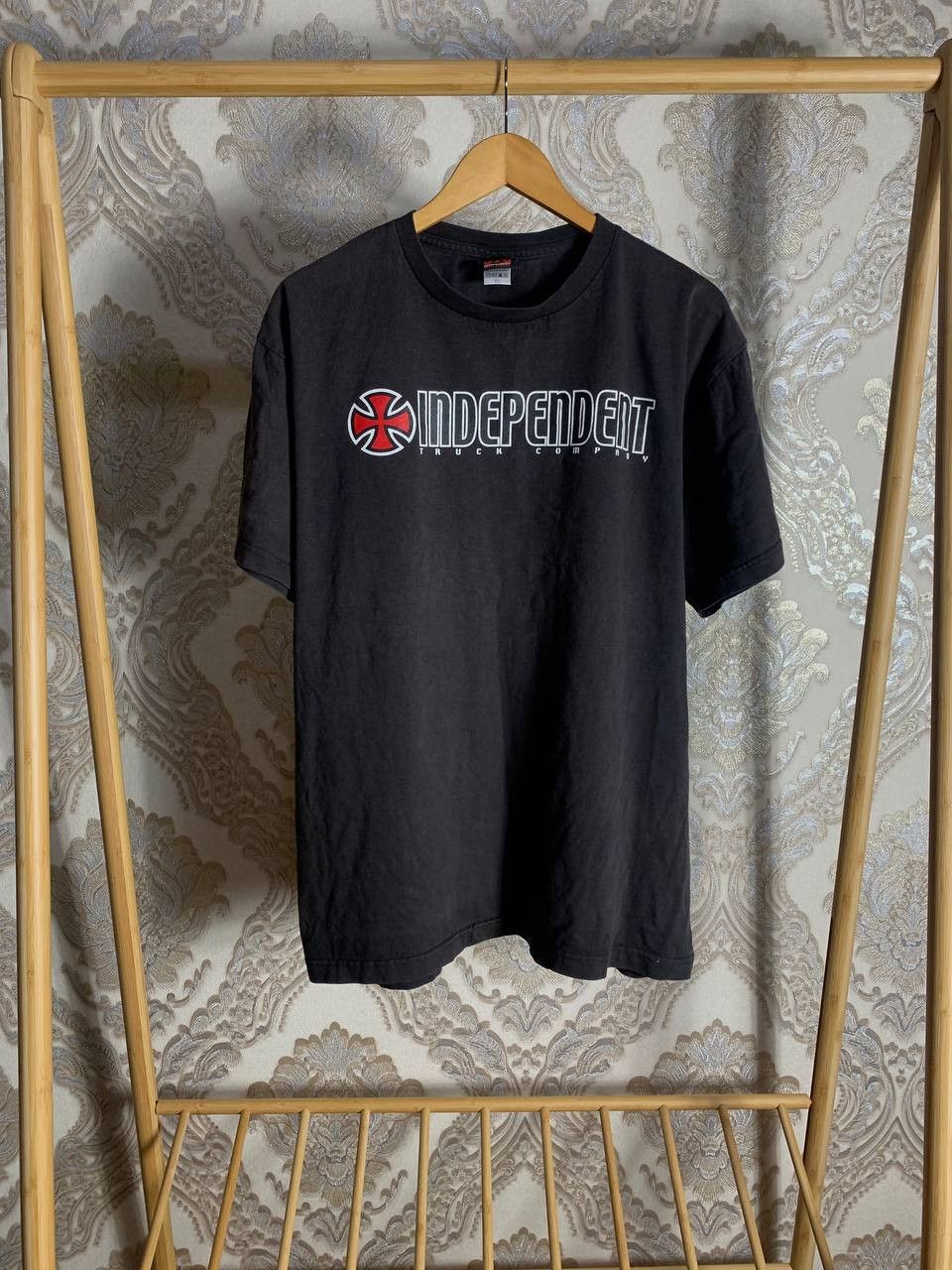 Independent Truck Co. Vintage Independent Truck Co Skateboard T-shirt Y2K 90s Size US XL / EU 56 / 4 - 1 Thumbnail
