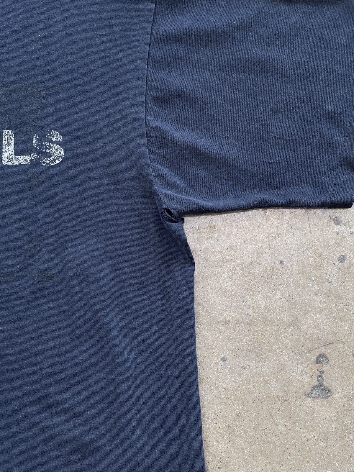 Band Tees Vintage 1990 Nine Inch Nails NIN Distressed Tee XL Size US XL / EU 56 / 4 - 10 Thumbnail