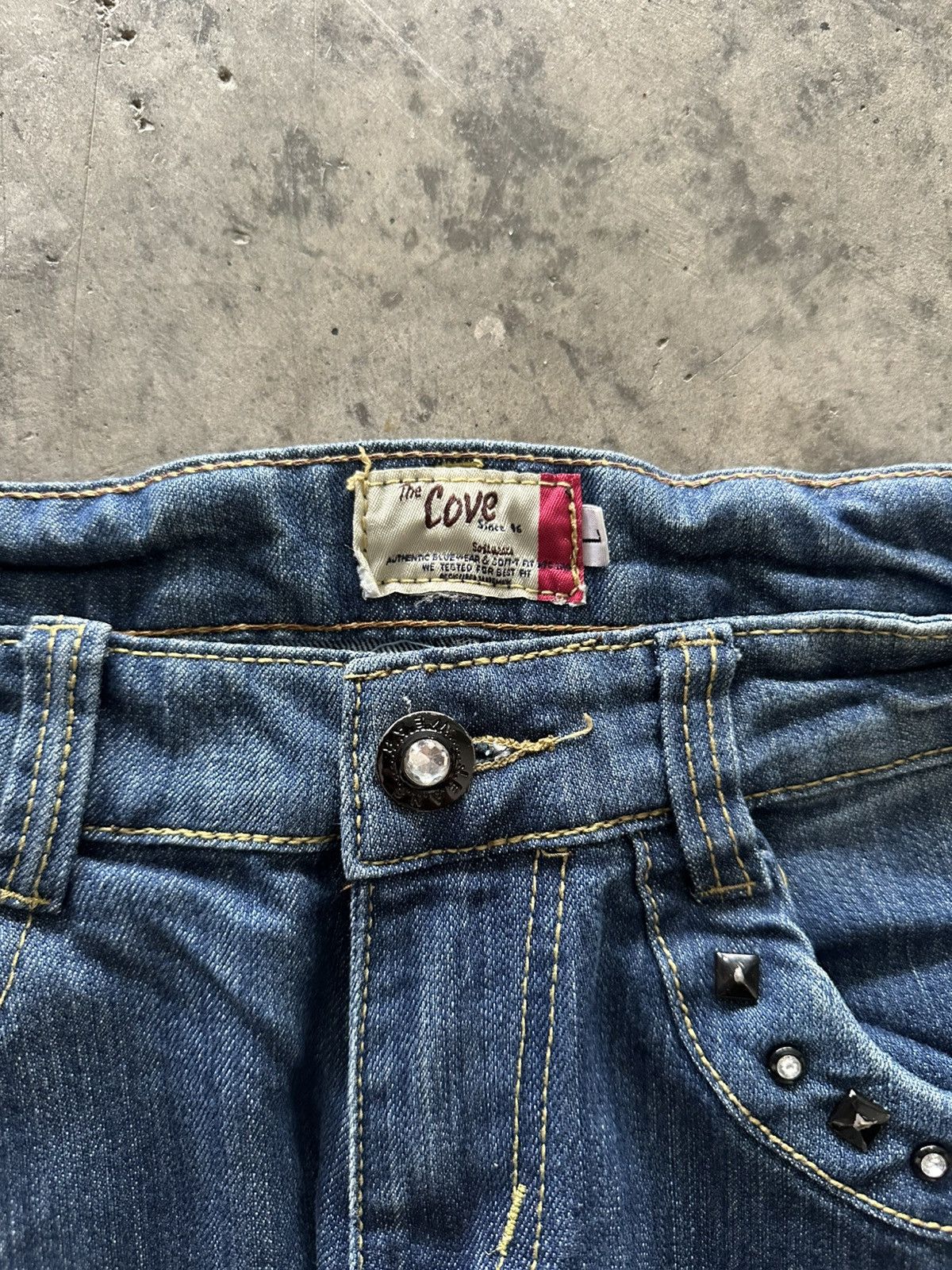 If Six Was Nine × Japanese Brand × Le Grande Bleu (L.G.B.) Japanese Y2K The Cove Whisker Wash Flared Jeans Size 30" / US 8 / IT 44 - 5 Thumbnail