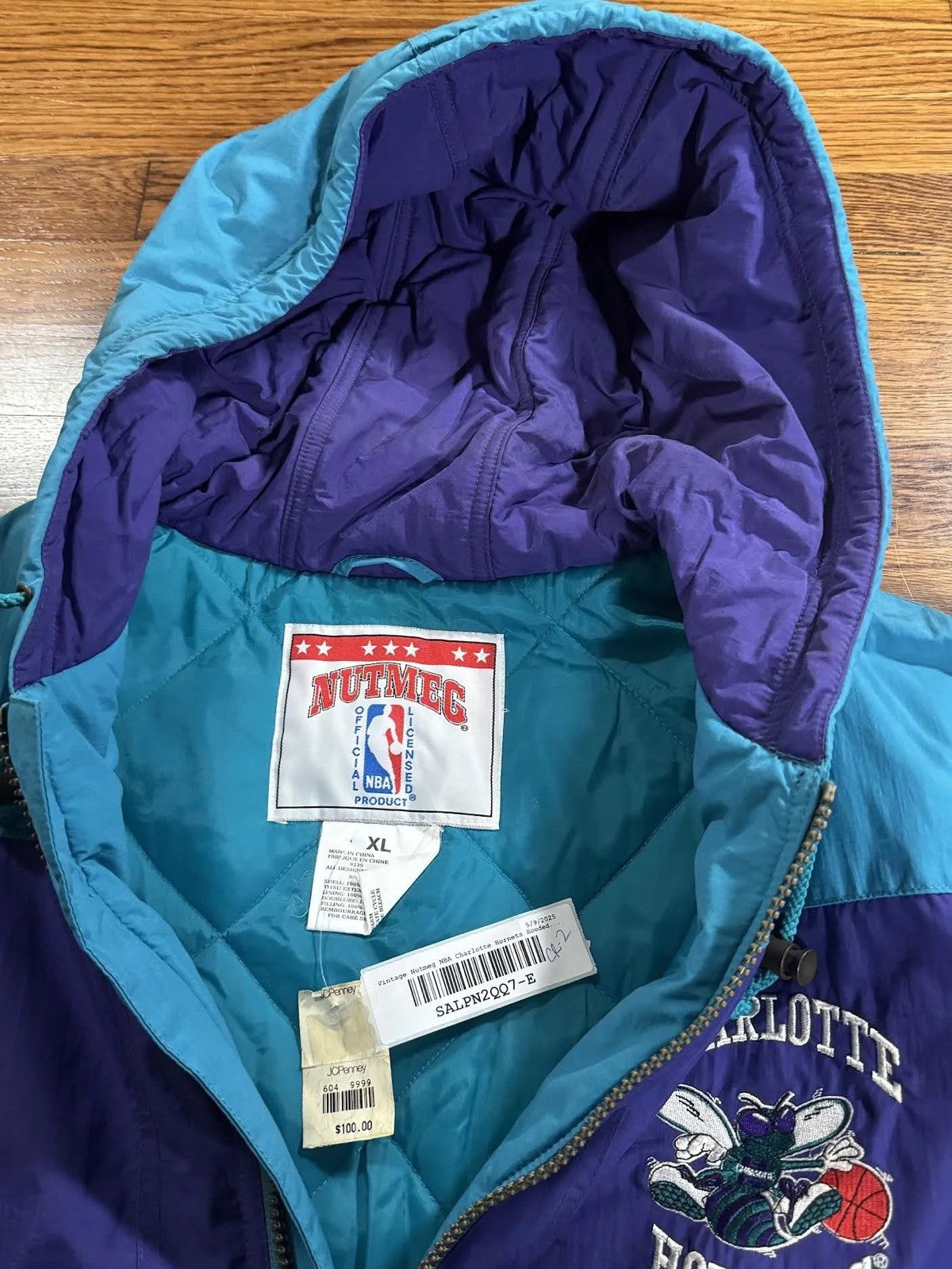 Nutmeg Vintage Nutmeg Mills Charlotte Hornets Hooded Winter Jacket Size US XL / EU 56 / 4 - 3 Thumbnail