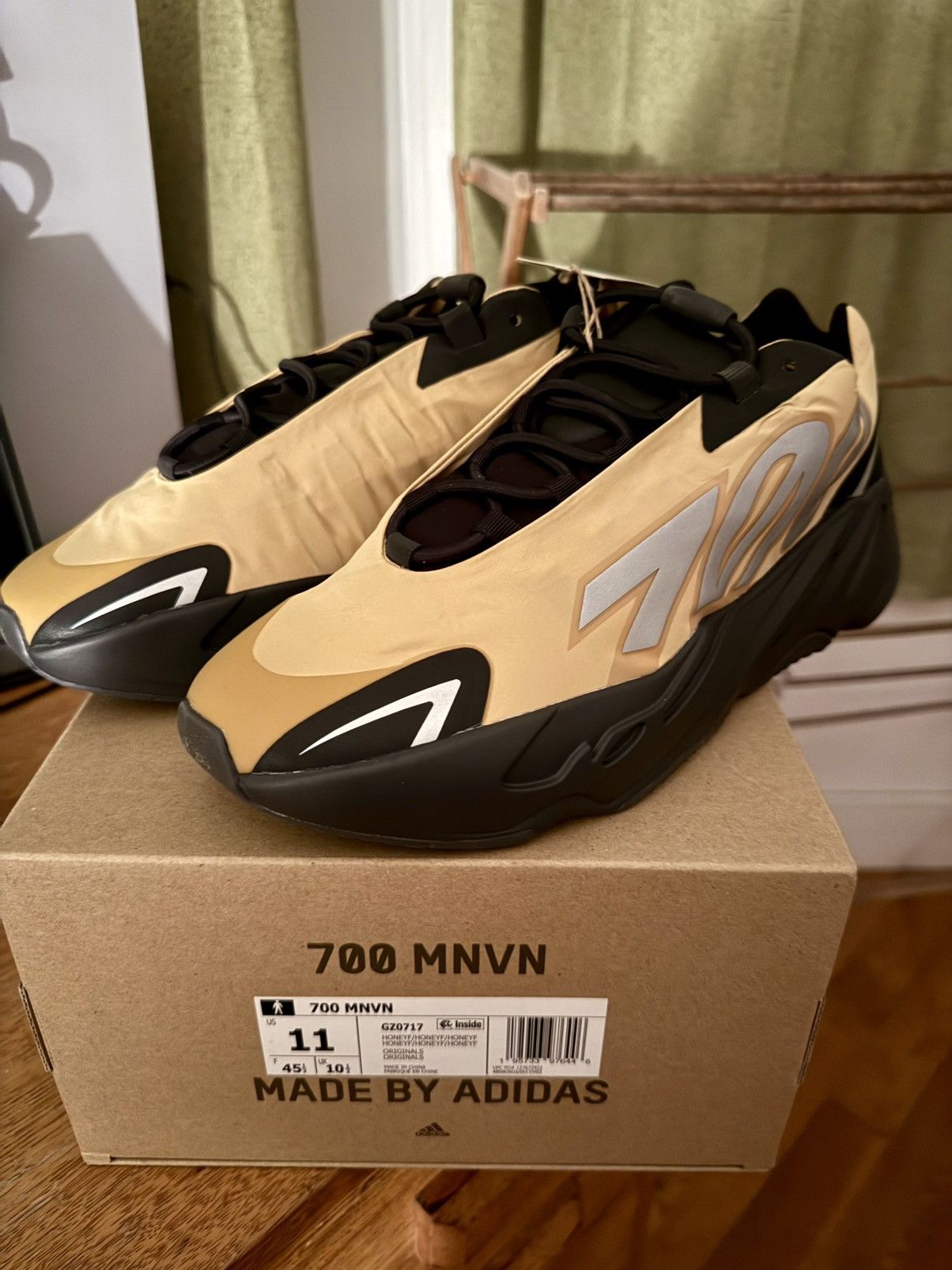adidas gazelle silver green womens YEEZY Yeezy Boost 700 MNVN 