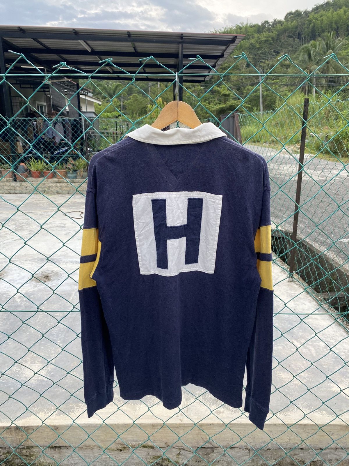 Tommy Hilfiger Vintage Tommy Hilfiger sun faded polo rugby Size US L / EU 52-54 / 3 - 2 Thumbnail