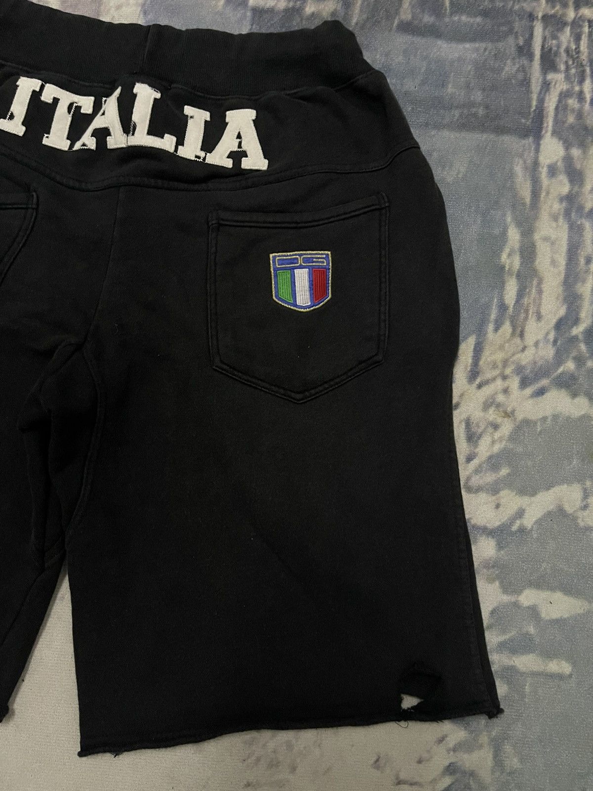 Dolce & Gabbana 2000s DOLCE & GABBANA ITALIA RUGBY CHOPPED SHORT PANT Size US 30 / EU 46 - 12 Thumbnail
