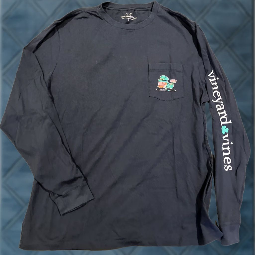 Vineyard Vines Vineyard Vines KISS ME IM IRISH Long Sleeve Crew Neck Pocket T Shirt L Men Blue Size US L / EU 52-54 / 3 - 1 Thumbnail