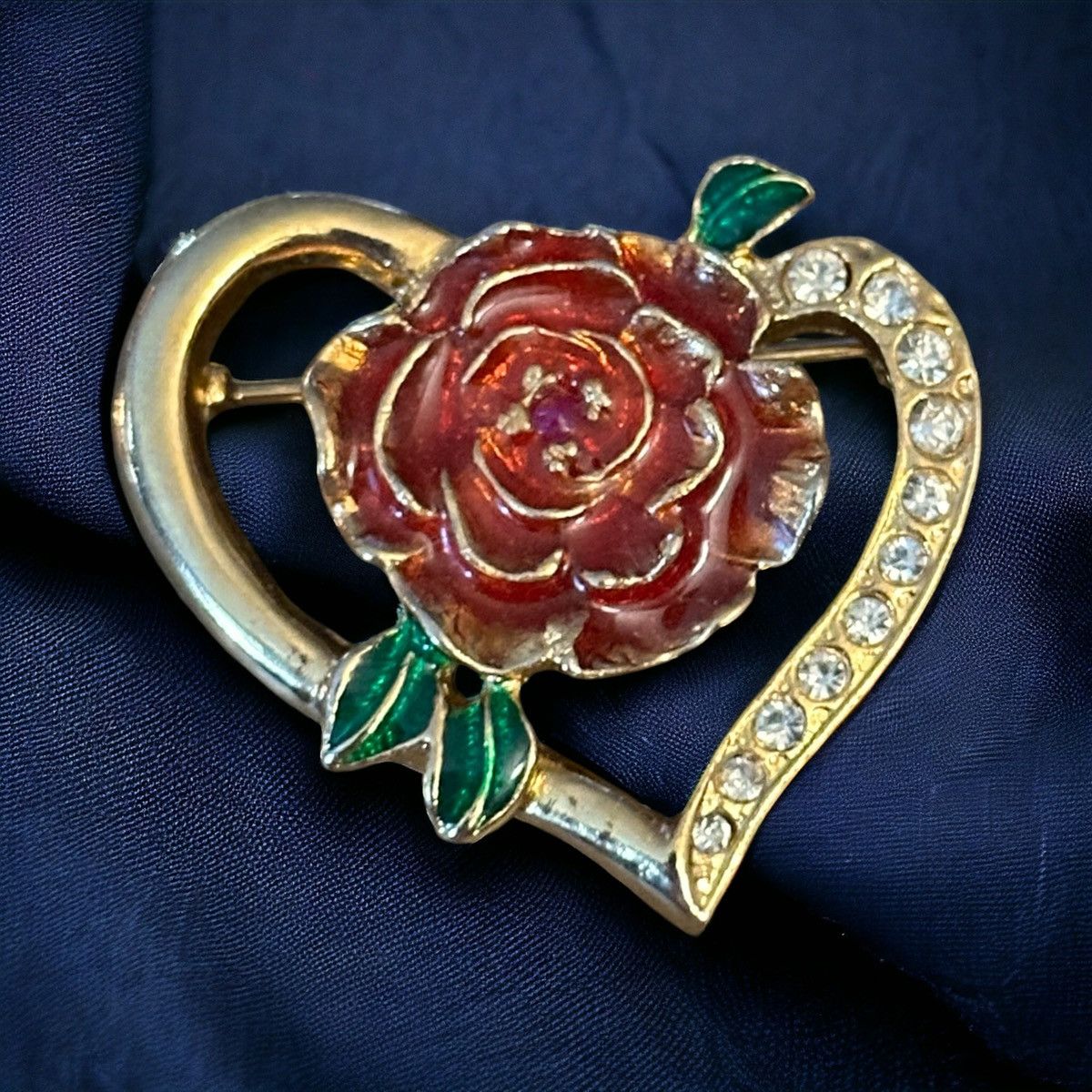 Vintage Vintage rhinestone open heart with red rose brooch Size ONE SIZE - 1 Thumbnail