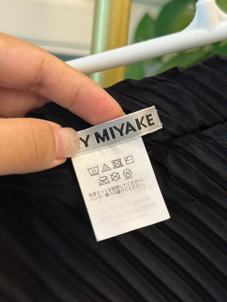 Issey Miyake Issey Miyake size:2 Black twill skirt Size 22" - 3 Thumbnail
