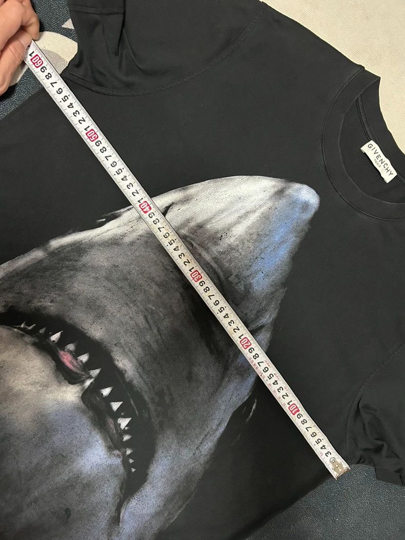 Givenchy Givenchy Short Sleeve T-Shirt, Classic Shark Pattern Size US XS / EU 42 / 0 - 6 Thumbnail