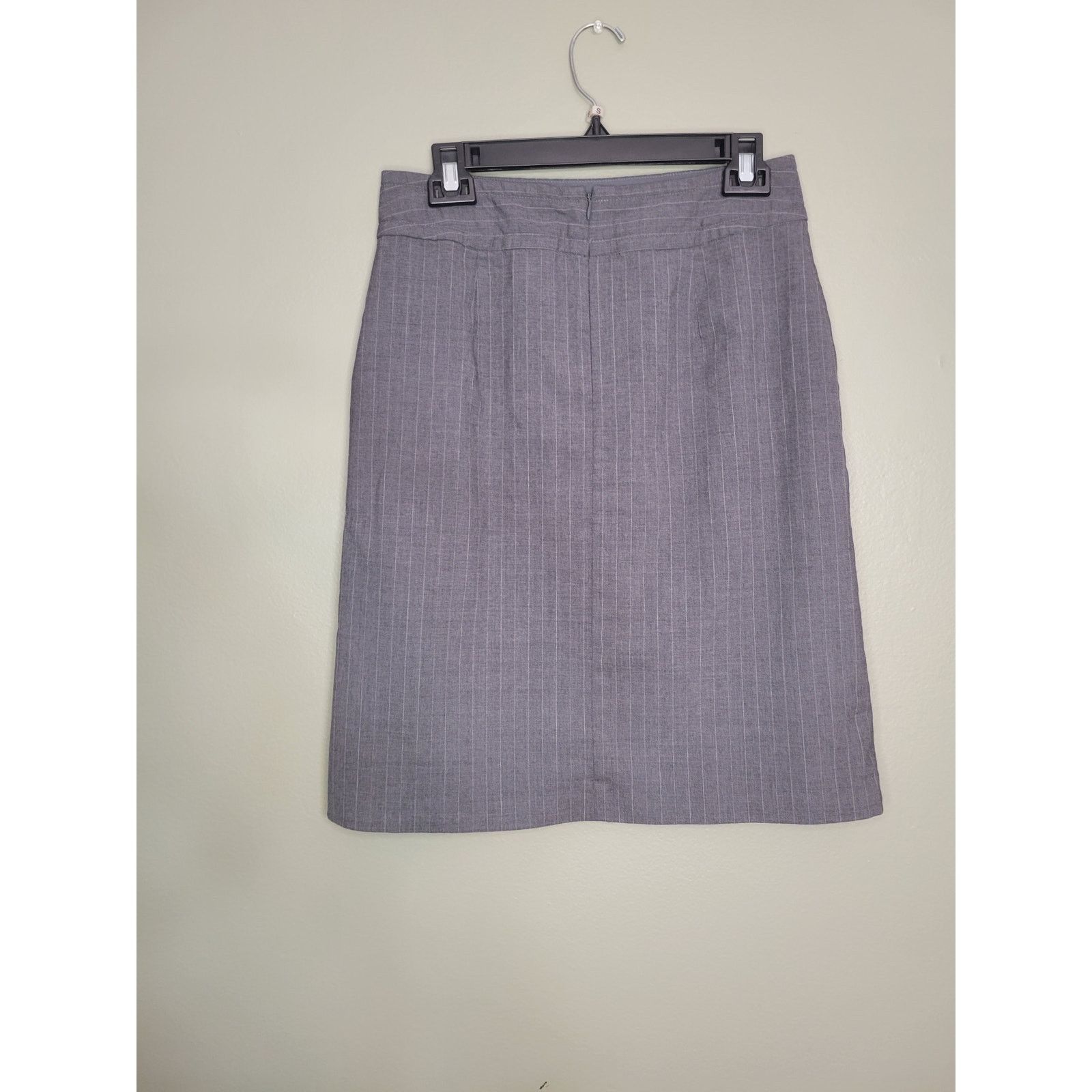 Banana Republic Women's Banana Republic Gray Pinstriped Pencil Skirt Size 2 Size 27" / US 4 / IT 40 - 3 Thumbnail