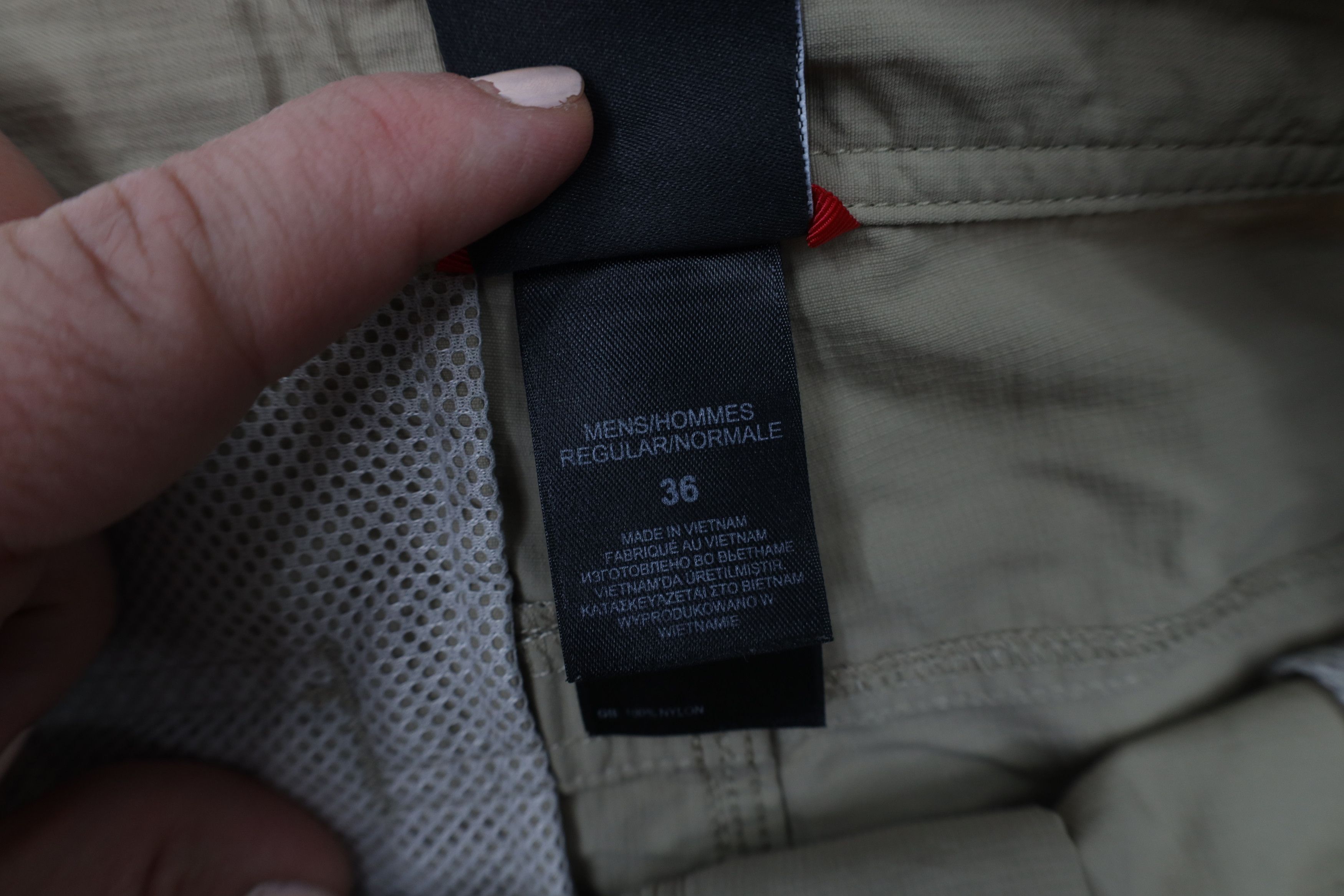 The North Face × Vintage The North Face Hiking Above Knee Cargo Shorts Beige Nylon Size US 36 / EU 52 - 9 Thumbnail